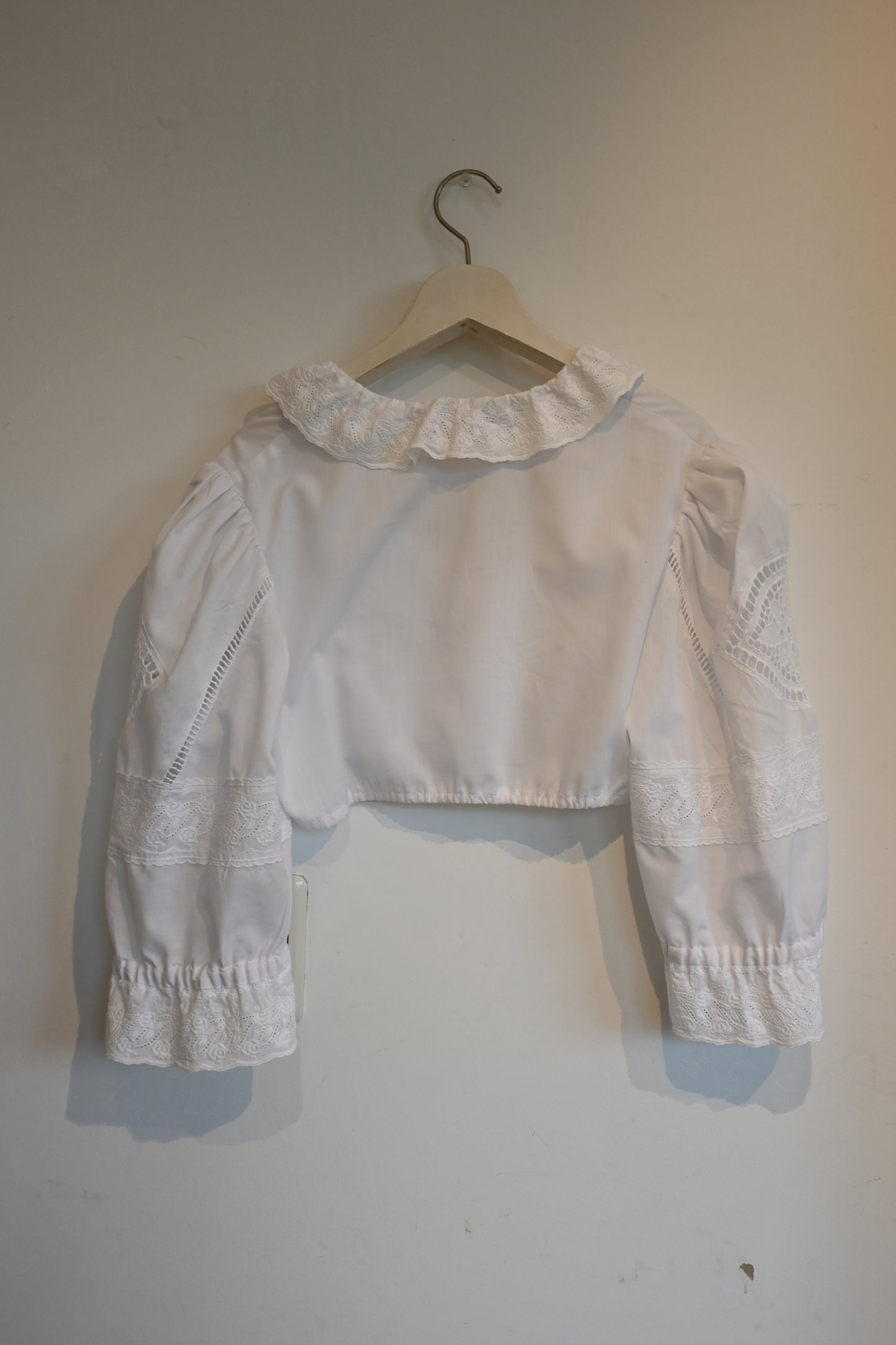 EURO Cropped cutwork lace blouse/WHITE