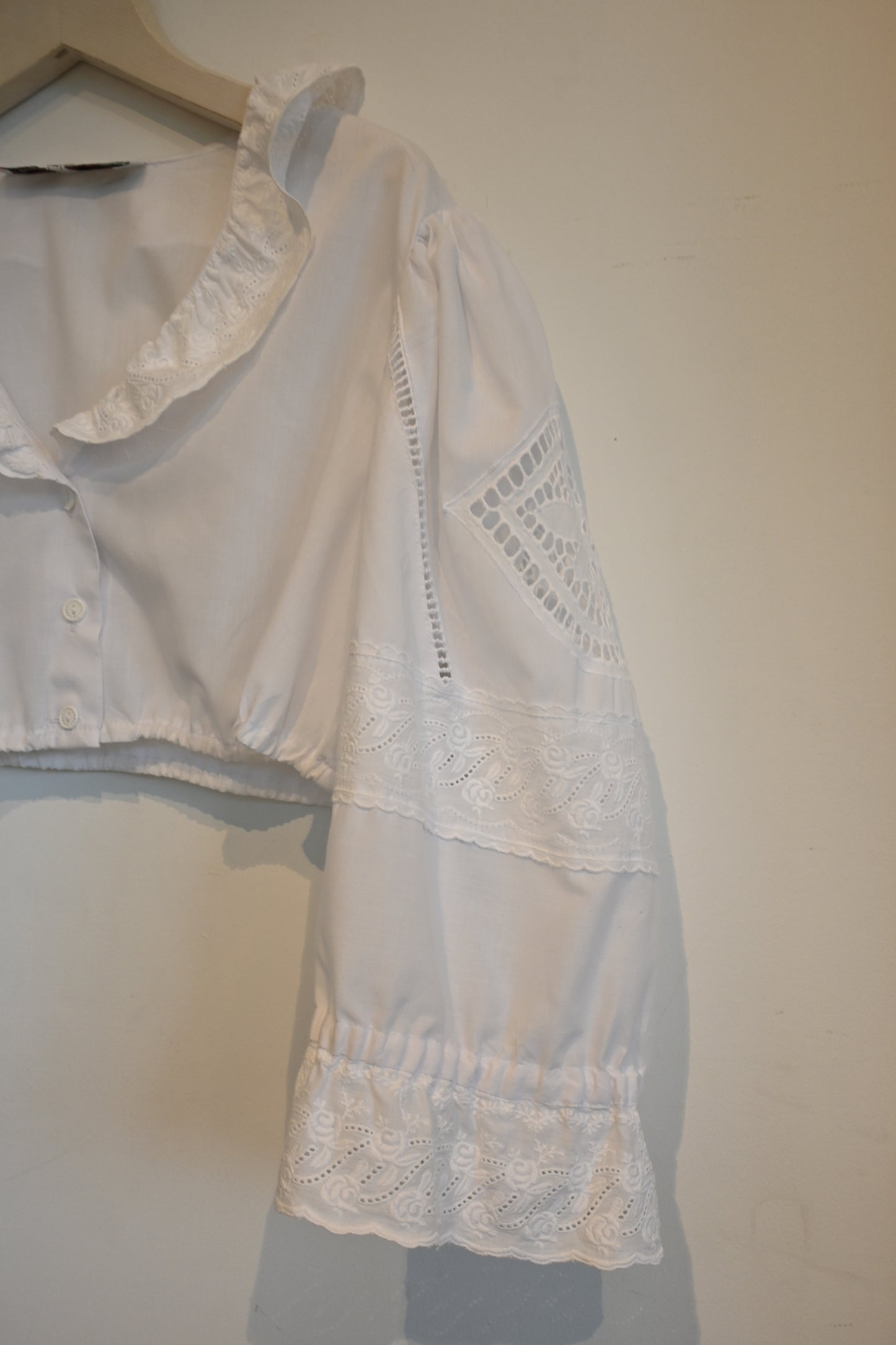 EURO Cropped cutwork lace blouse/WHITE