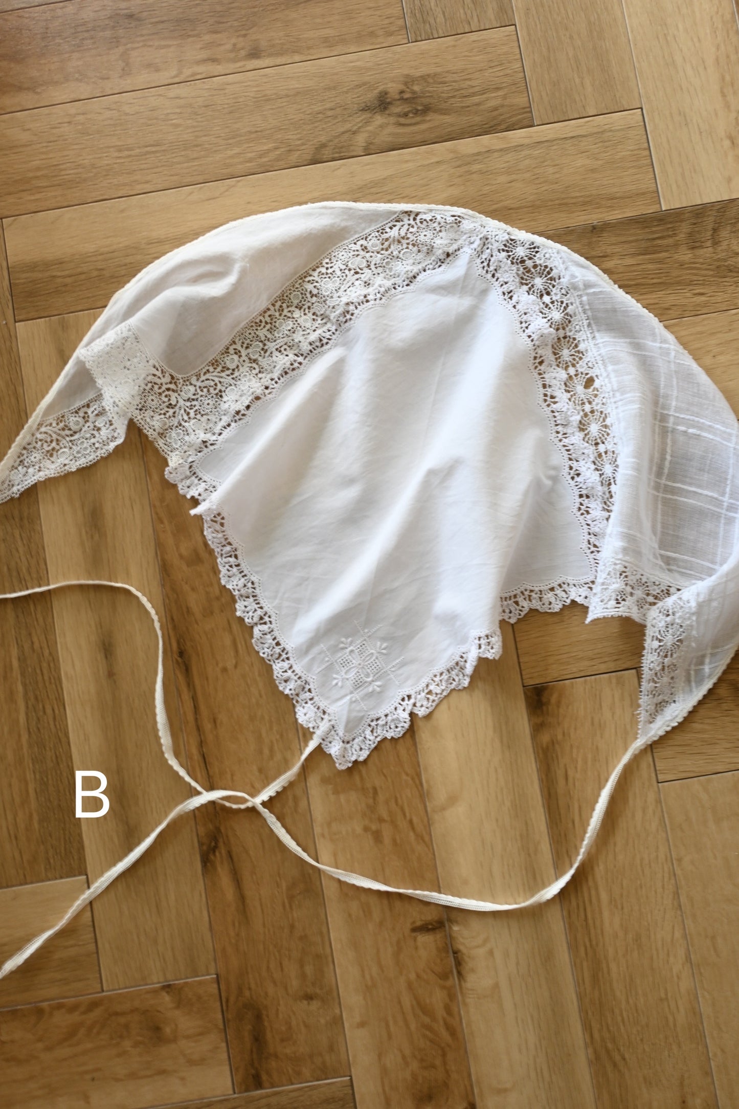 Lace handkerchief scarf/PONMOSIR