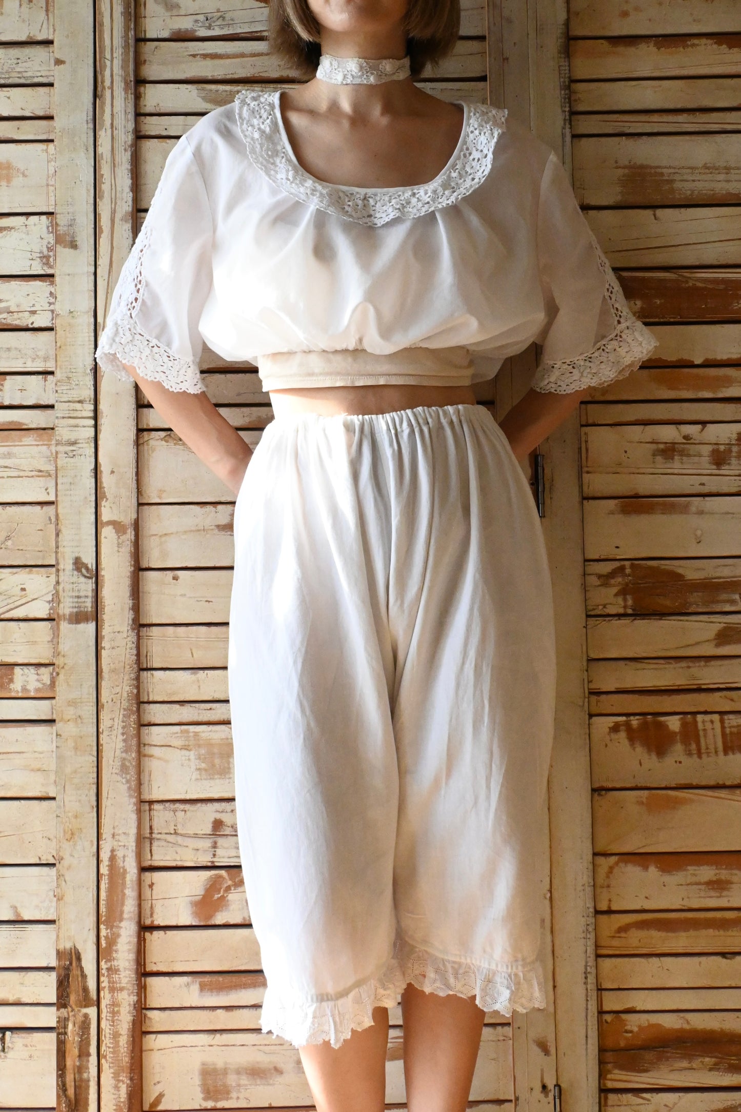 EURO Cropped cotton lace blouse/WHITE