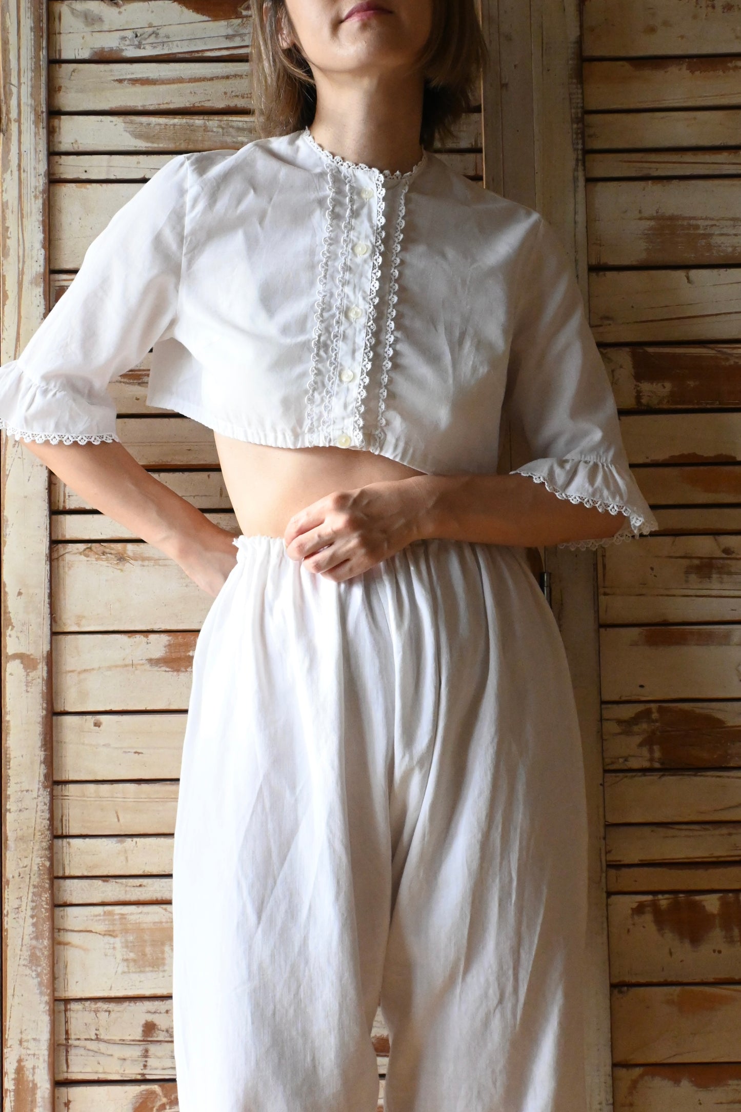 EURO Cropped cotton lace blouse/WHITE