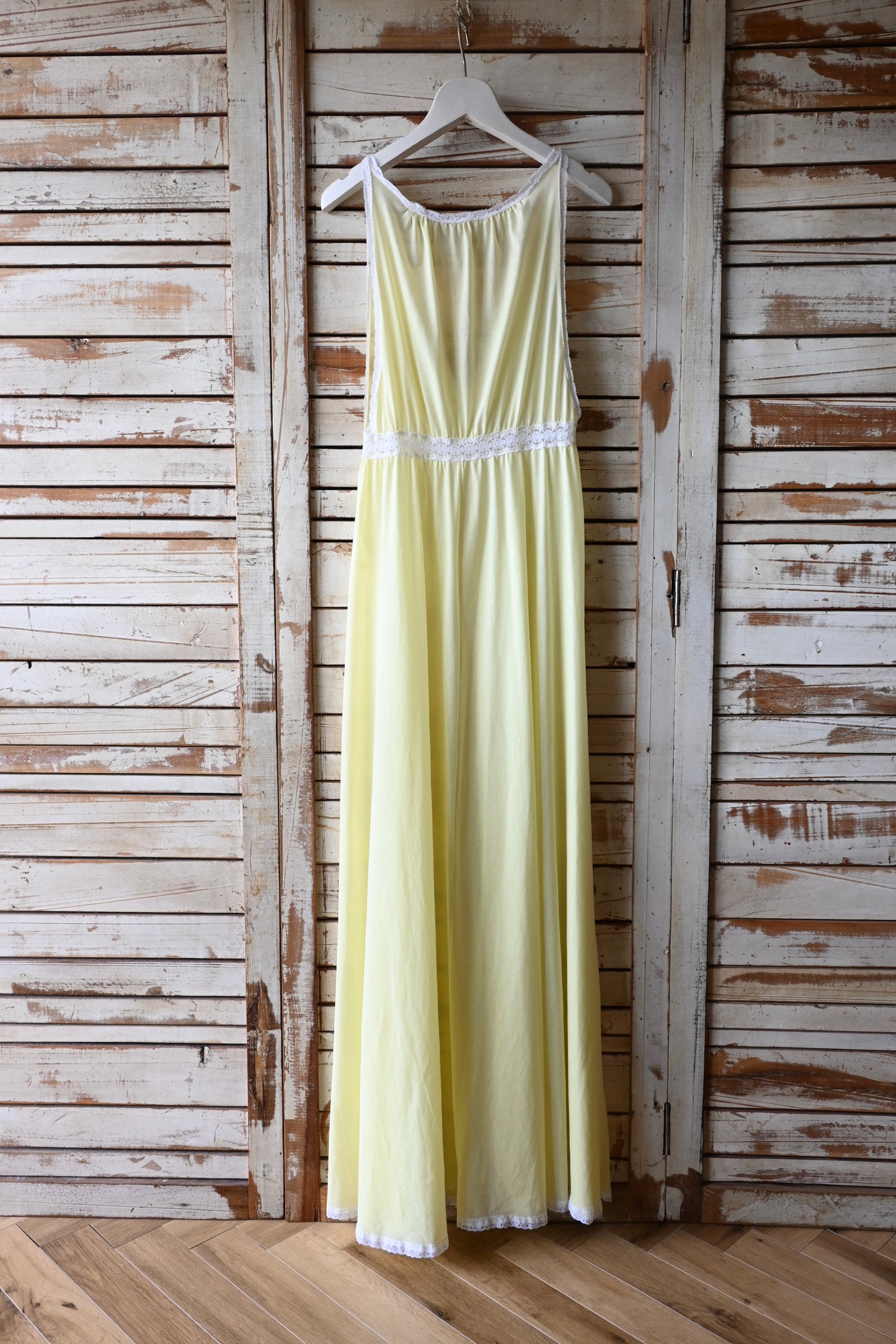 Sleeveless sheer dress/YELLOW