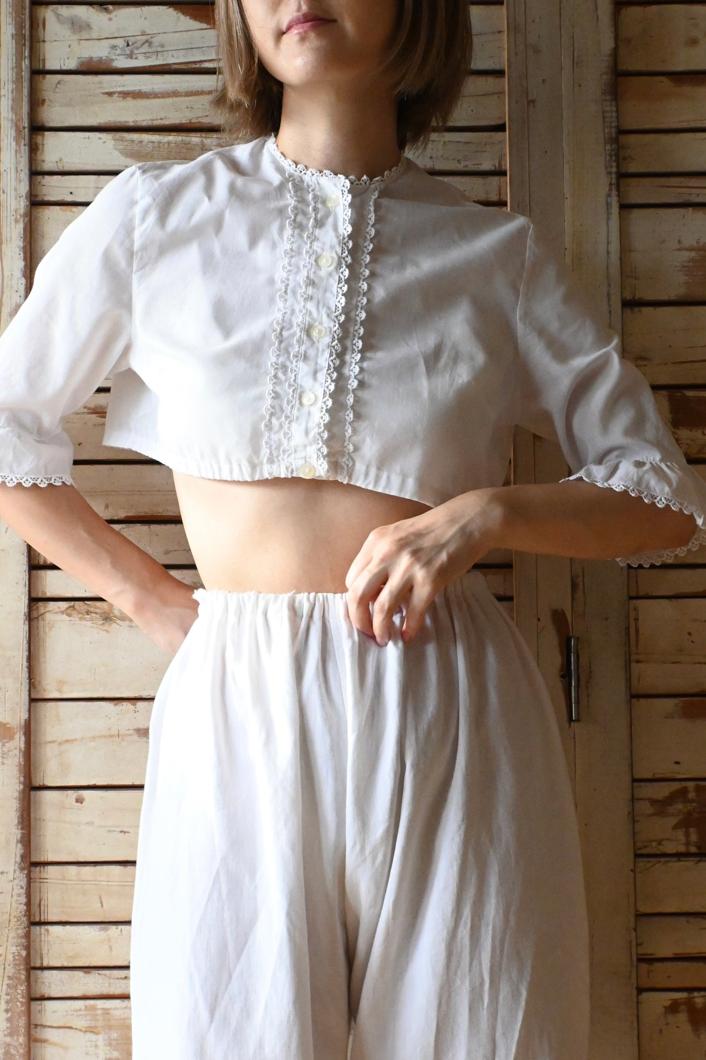 EURO Cropped cotton lace blouse/WHITE