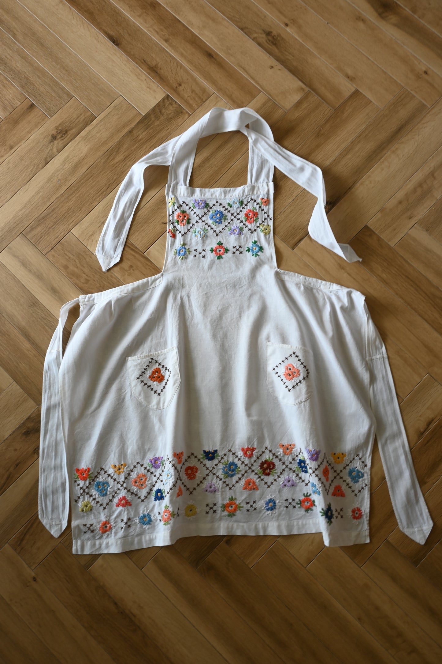 EURO Embroidery apron/MULTI