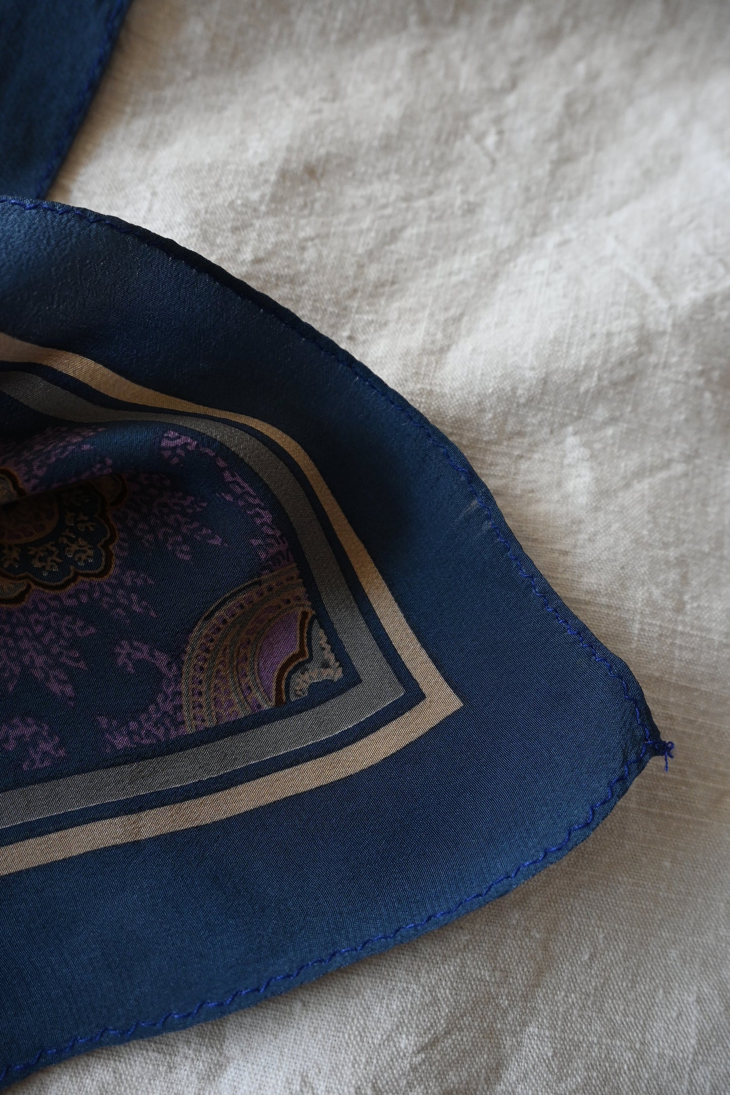 Vintage paisley scarf/BLUE