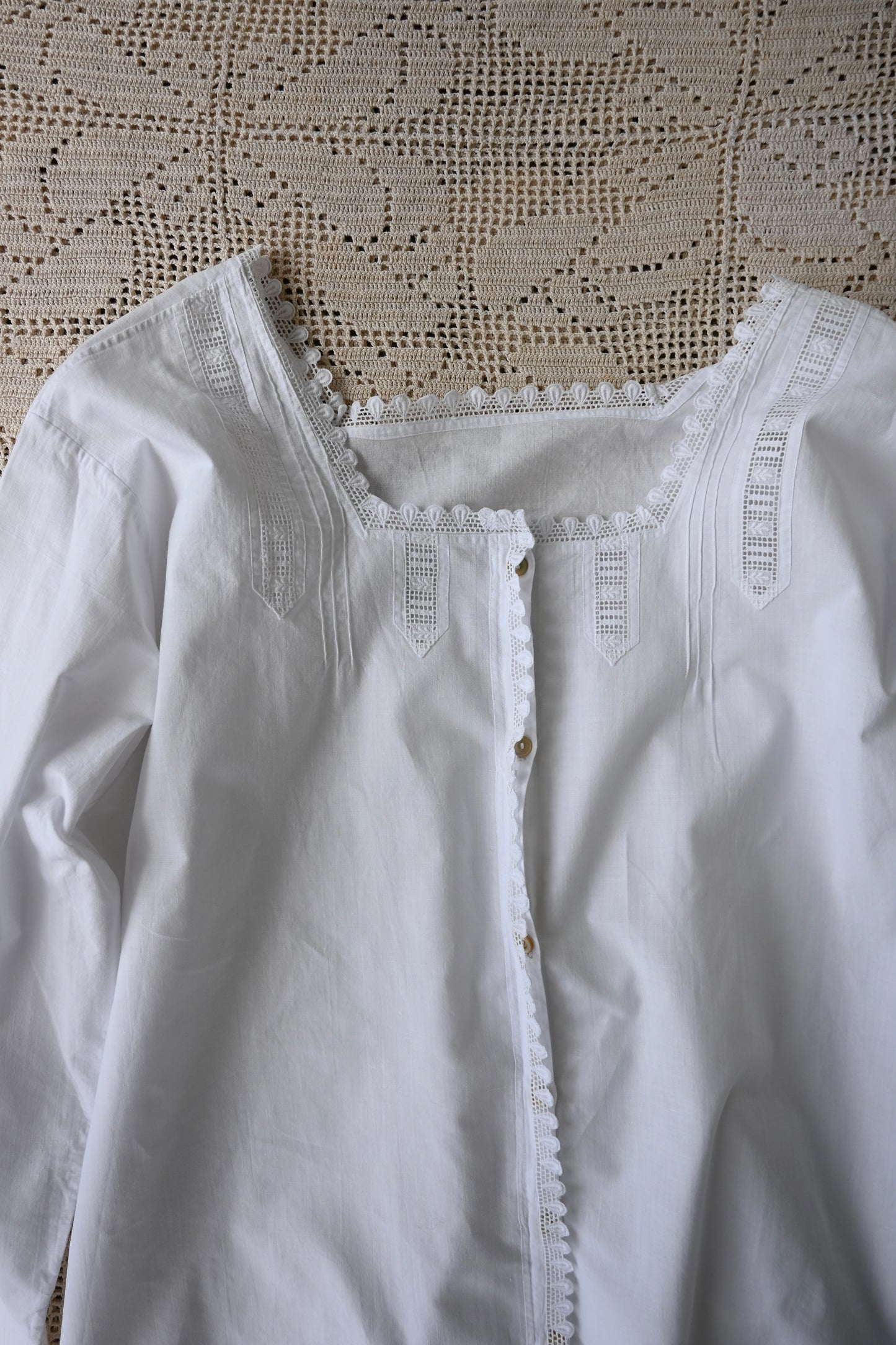 EURO Cutwork lace blouse/WHITE