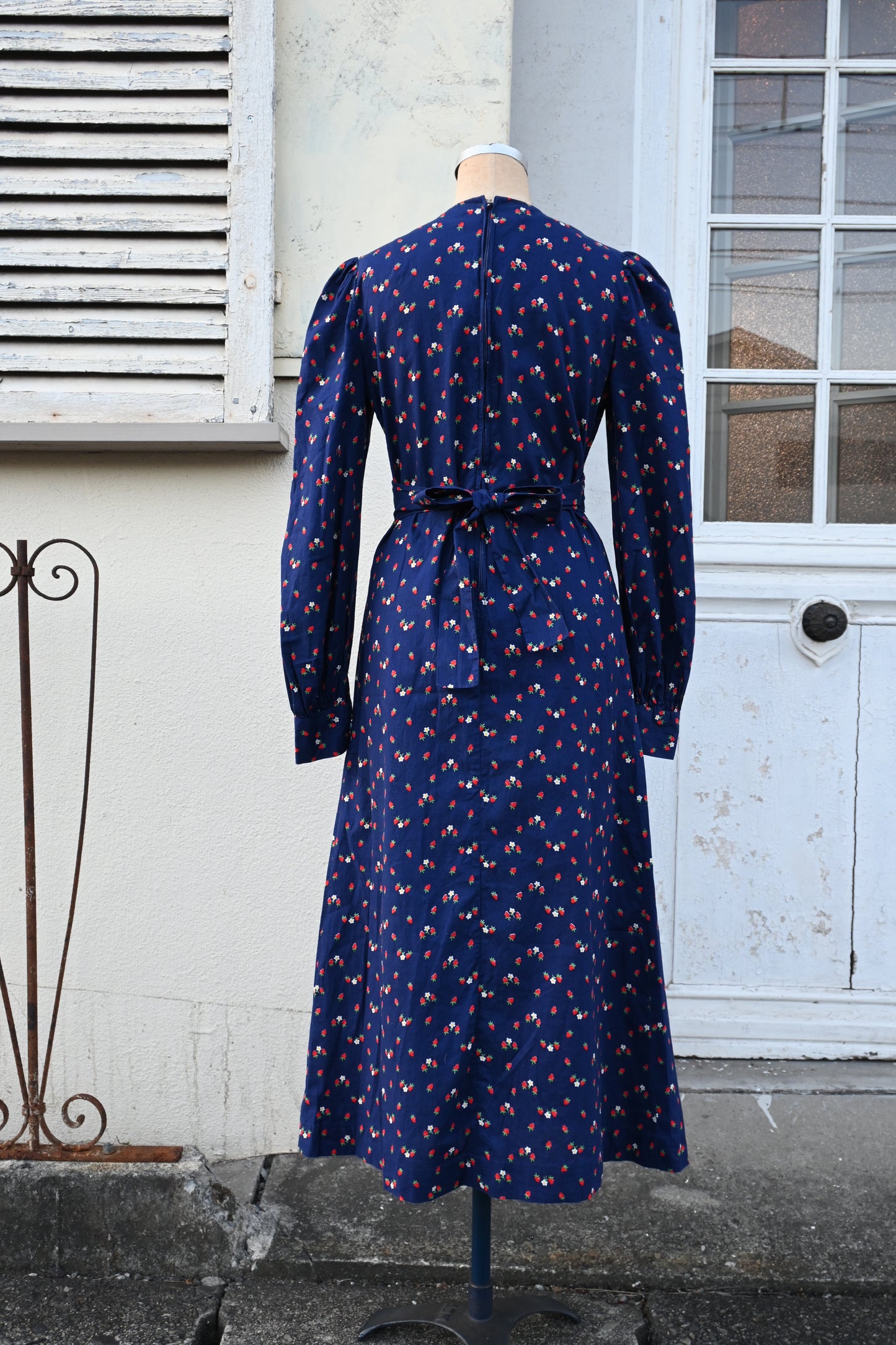 Strawberry pattern dress/NAVY
