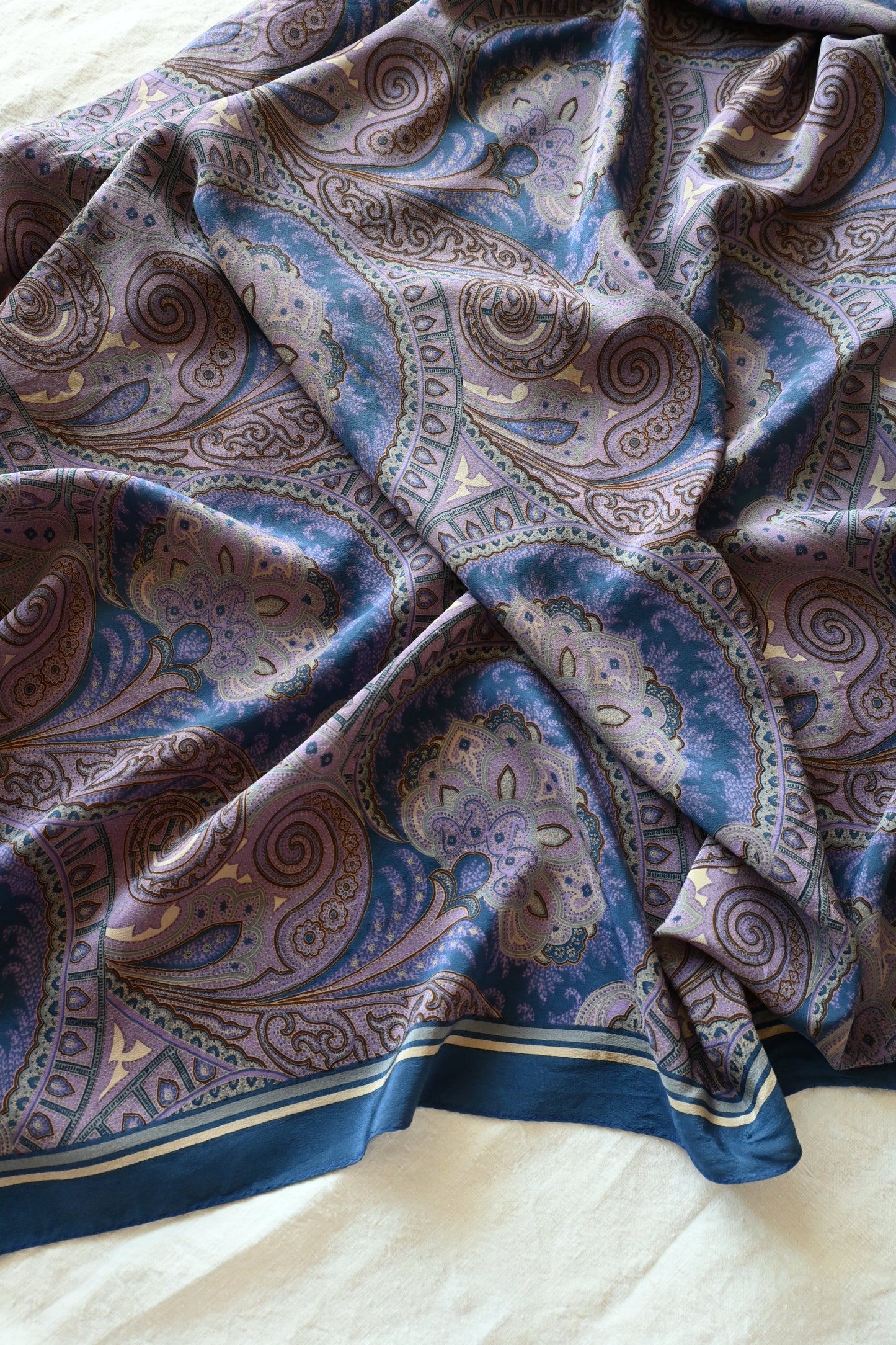 Vintage paisley scarf/BLUE
