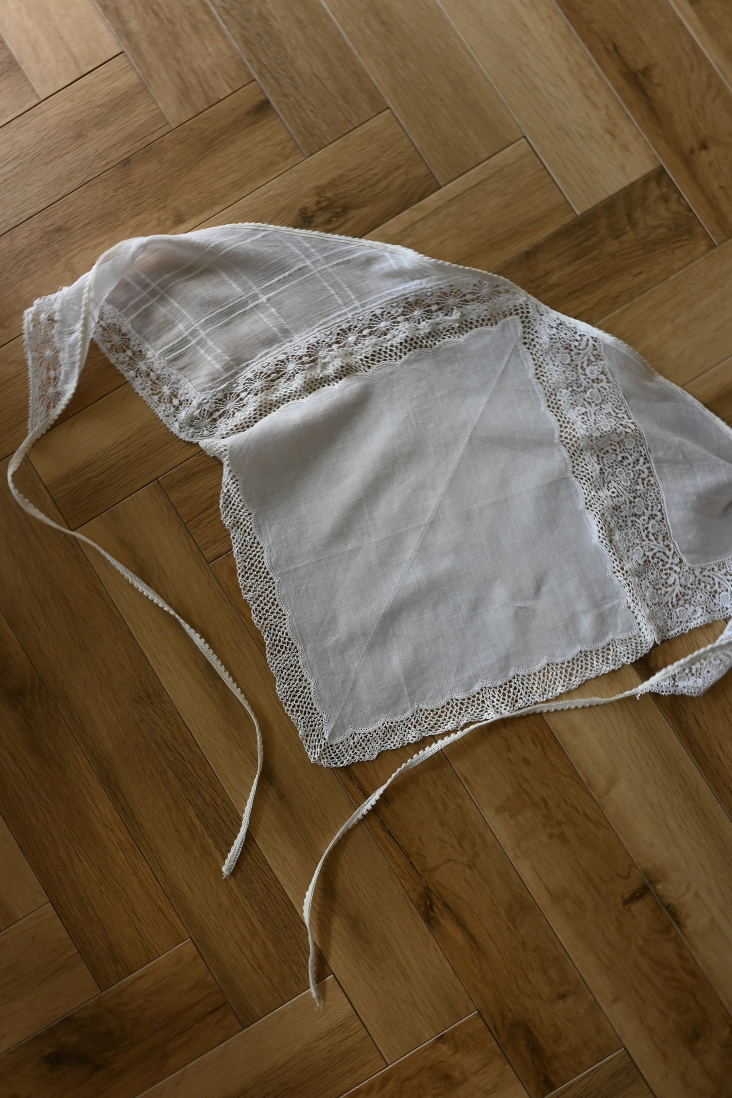 Lace handkerchief scarf/PONMOSIR