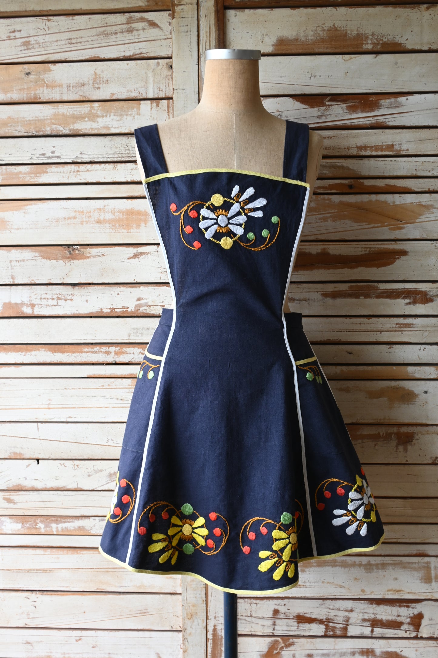 EURO Embroidery apron/NAVY