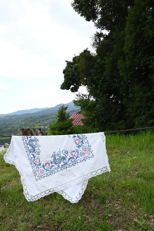 Vintage embroidered fabric/WHITE