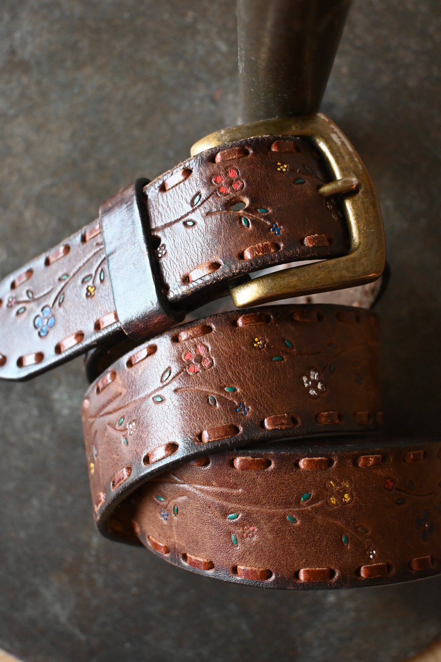 Flower leather belt/BROWN