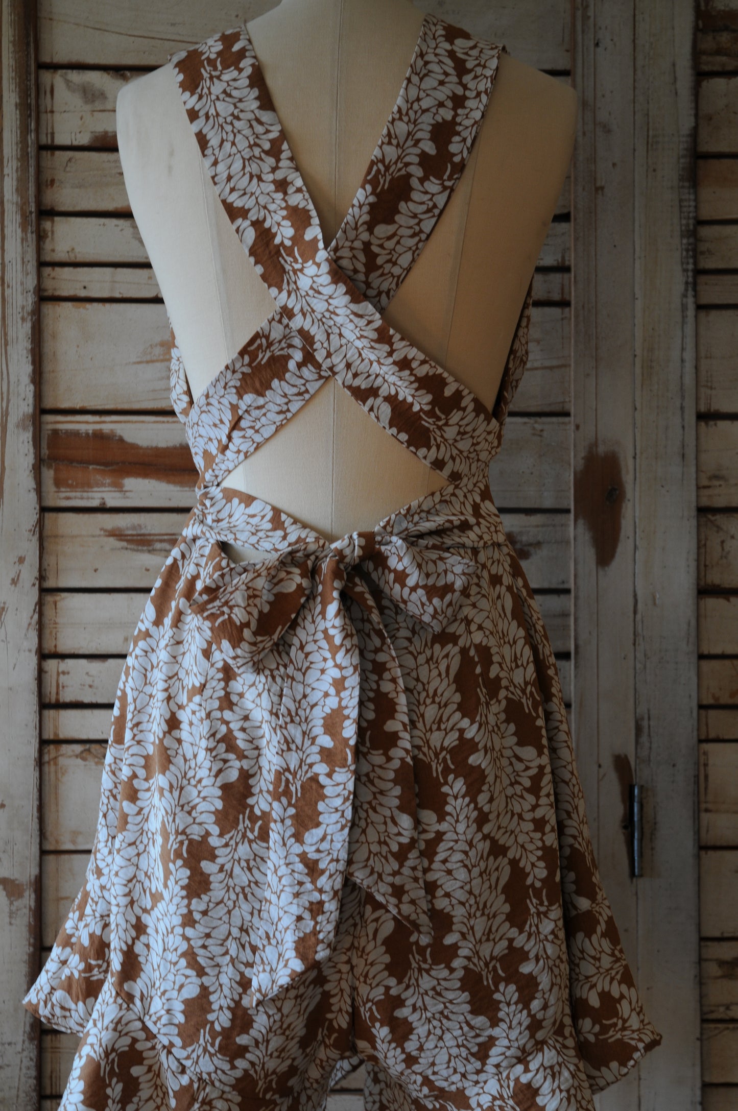 Open back flower rompers/BROWN