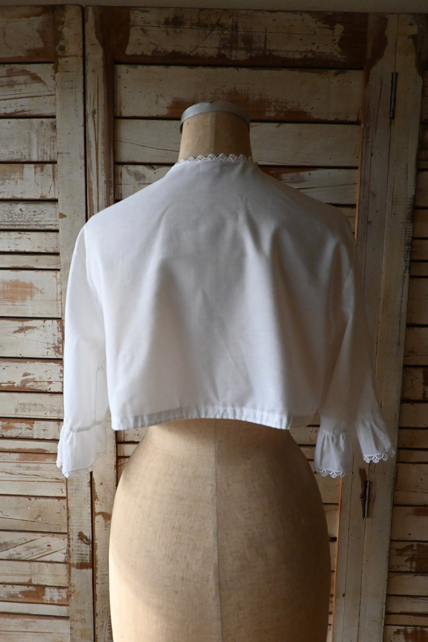 EURO Cropped cotton lace blouse/WHITE