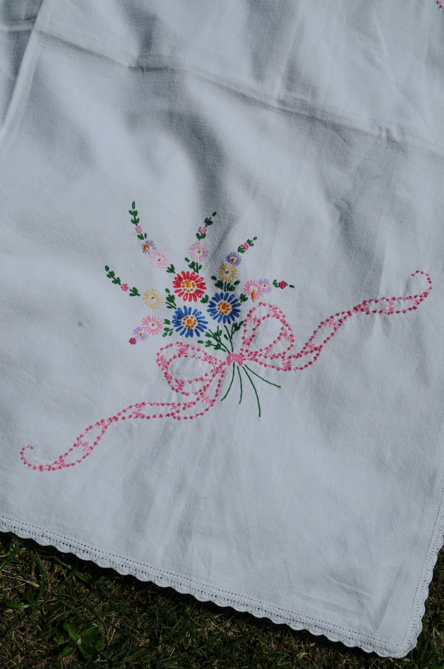 Vintage flower embroidered fabric/WHITE