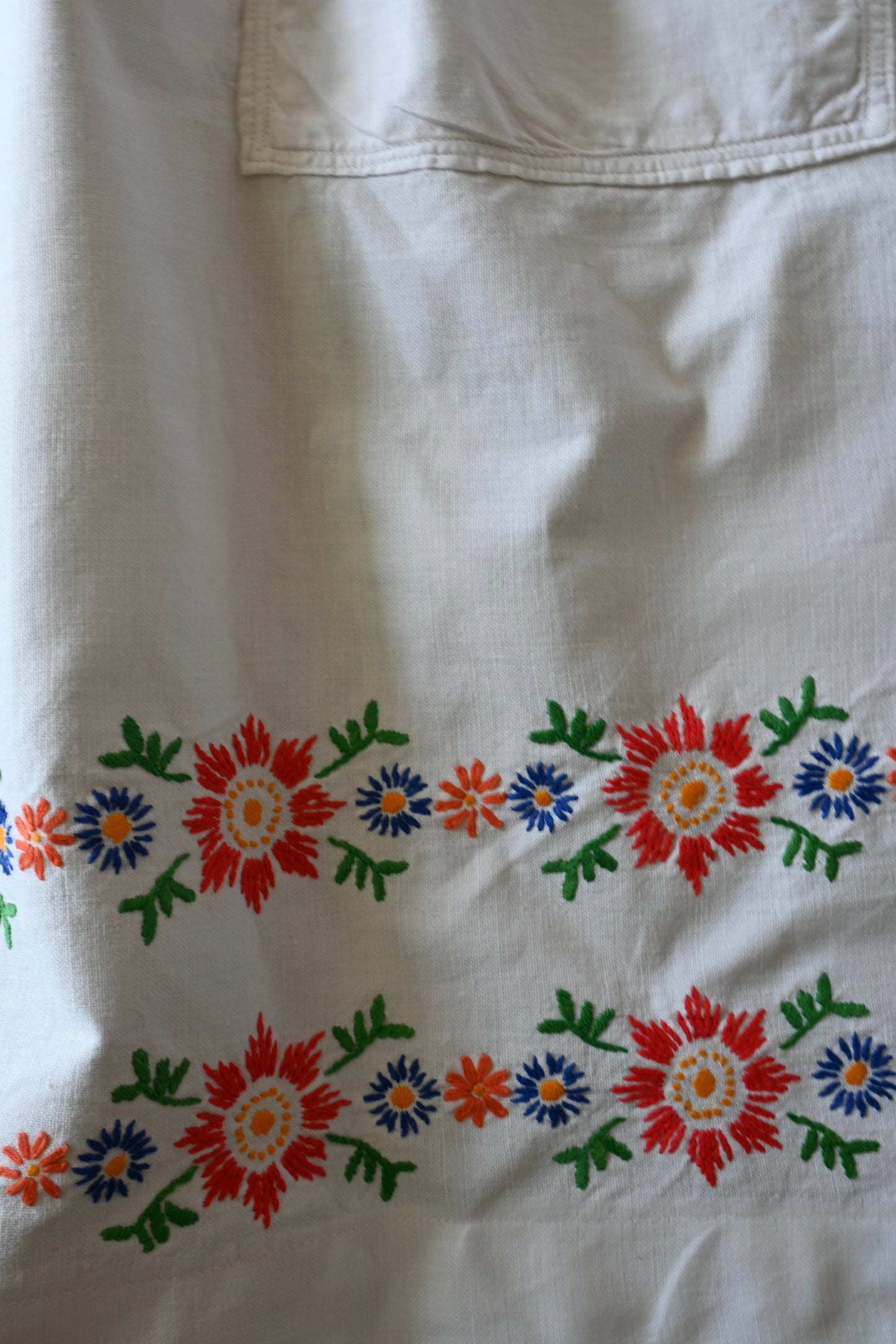 EURO Embroidery apron/RED