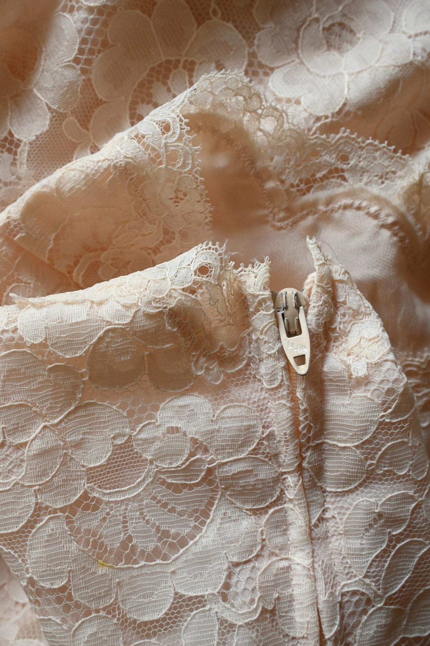 Lace slip dress/CREAM