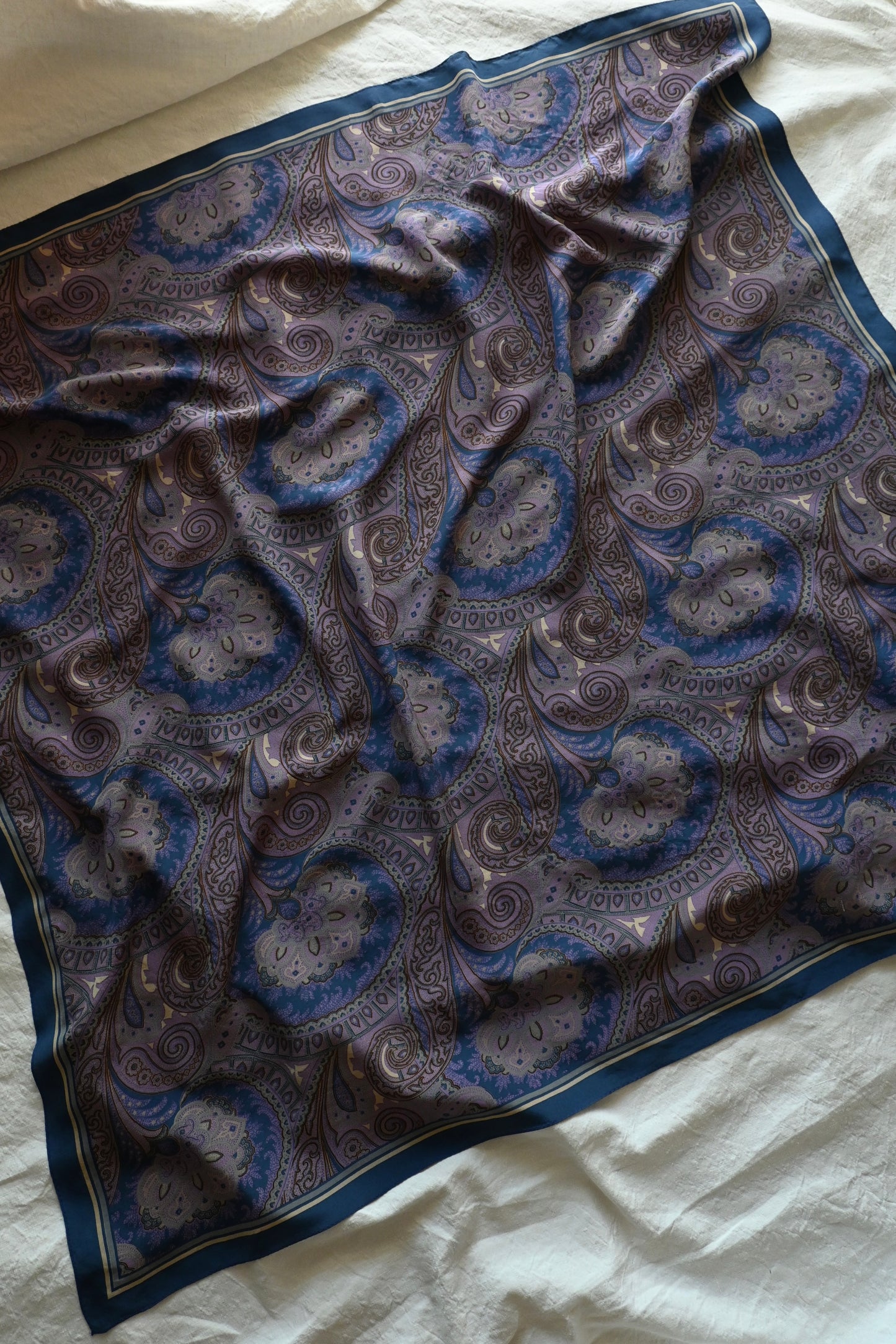 Vintage paisley scarf/BLUE
