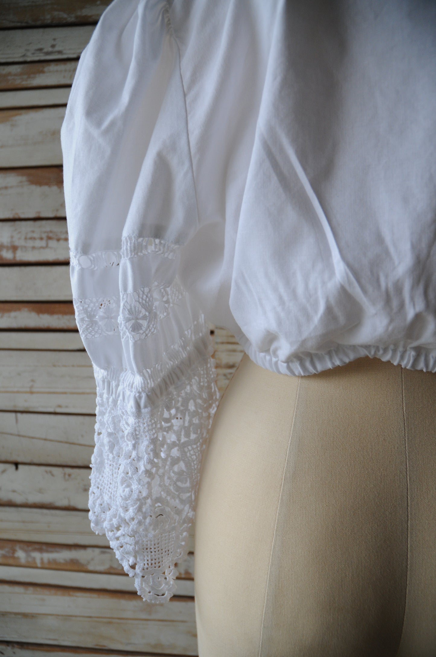 EURO Cropped crochet lace blouse/WHITE