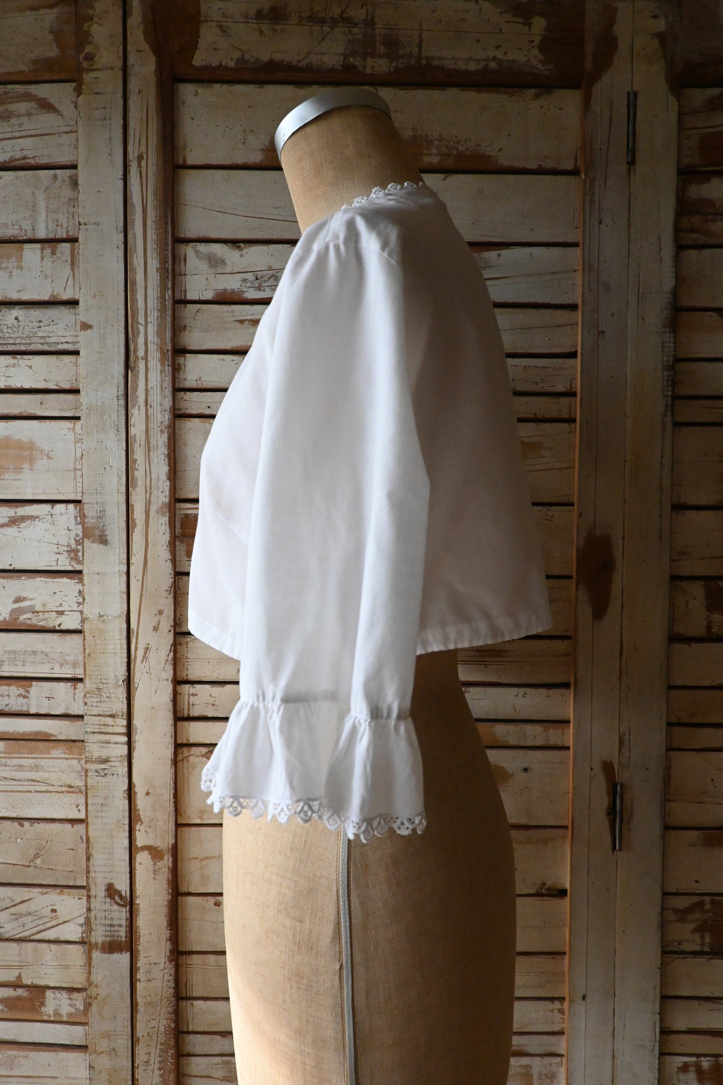 EURO Cropped cotton lace blouse/WHITE