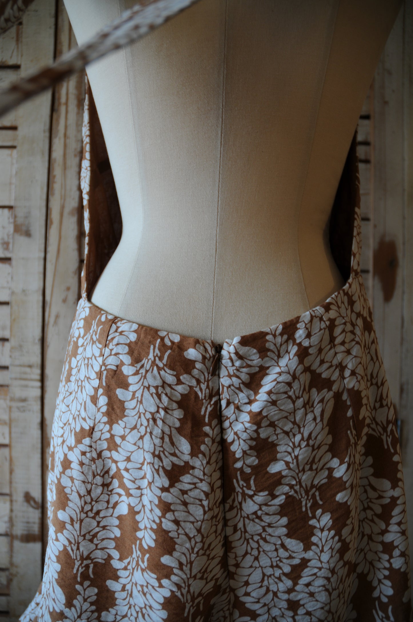 Open back flower rompers/BROWN