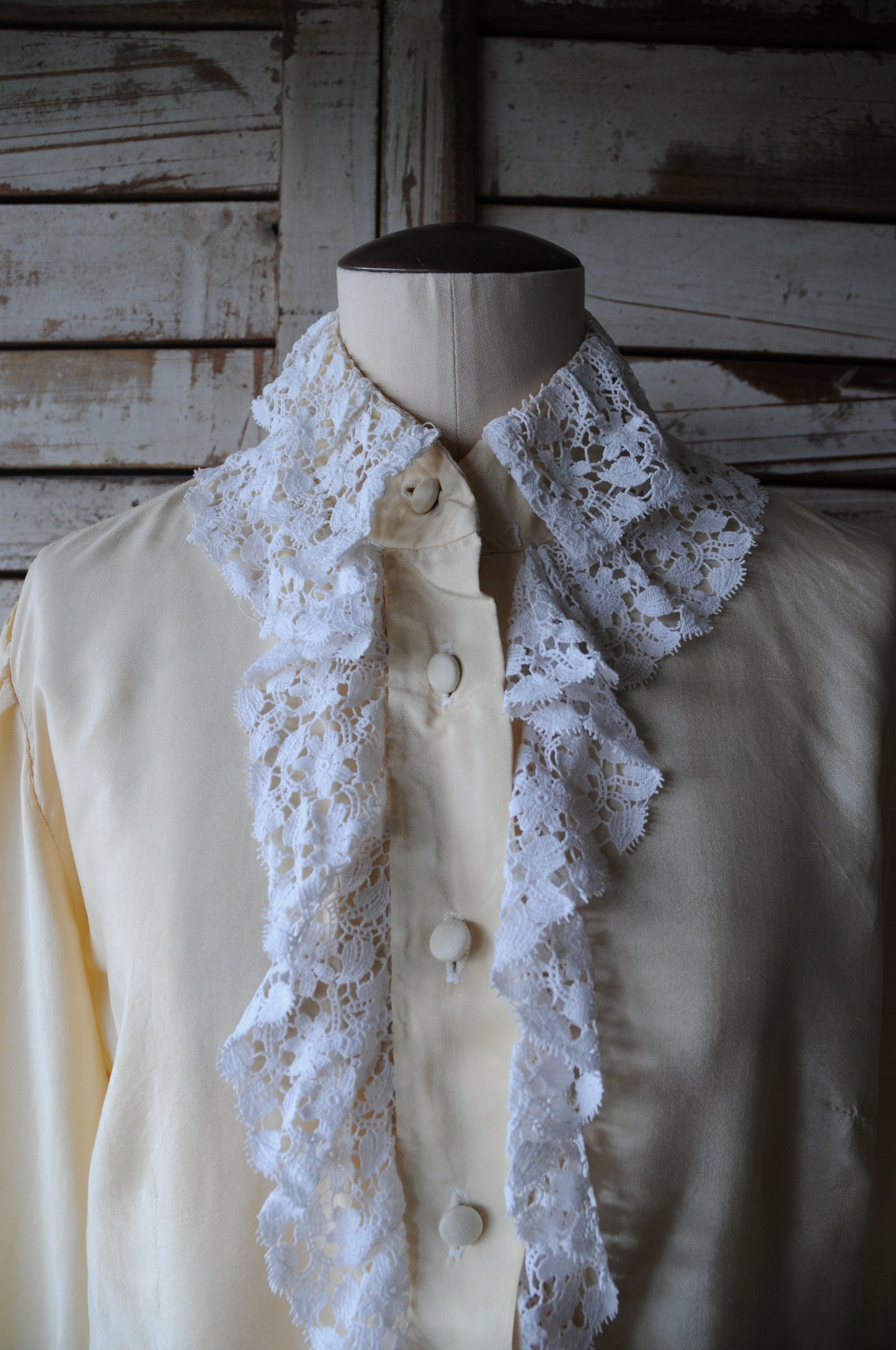 UK Embroidery collar blouse/CREAM