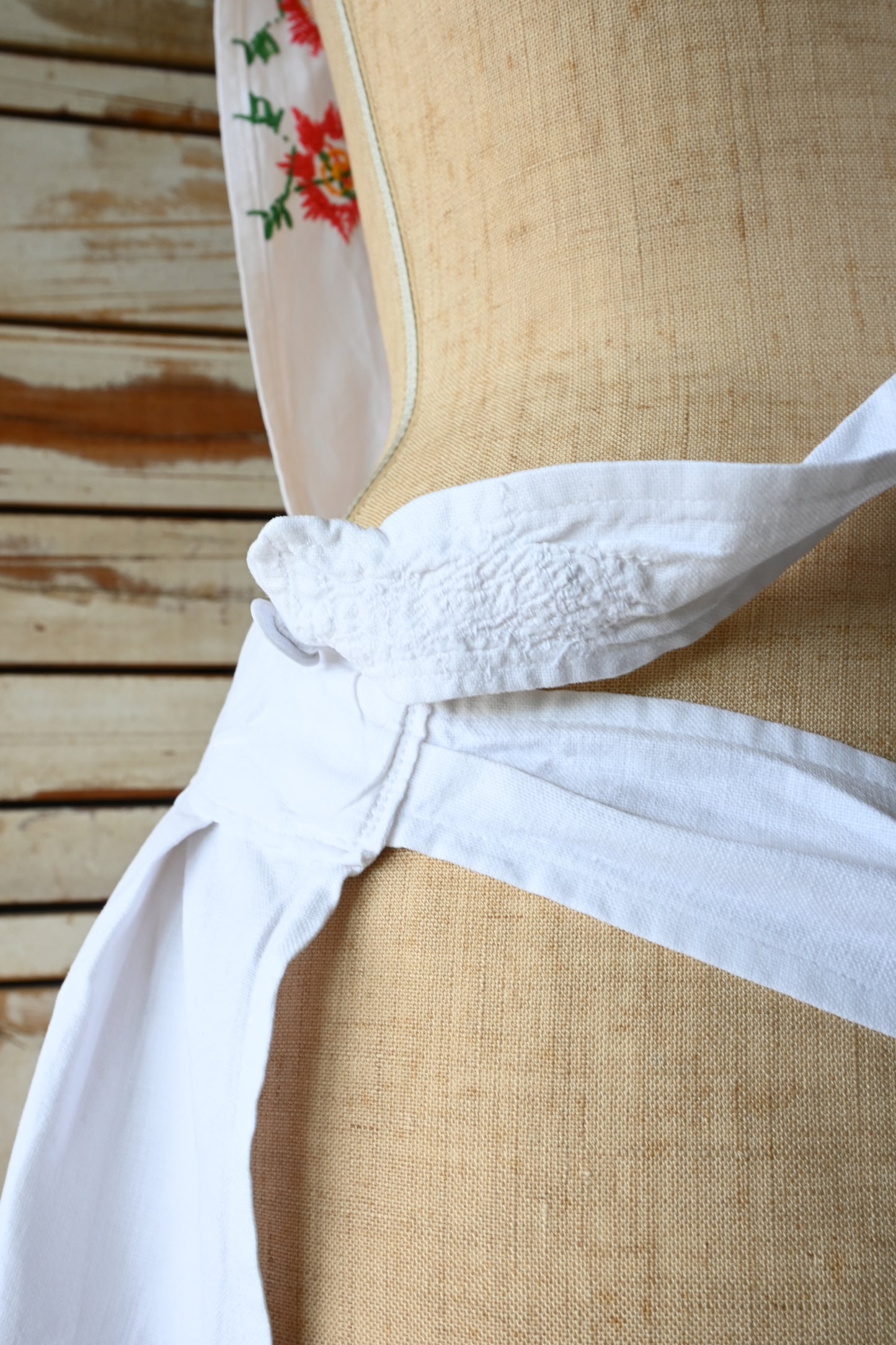 EURO Embroidery apron/RED