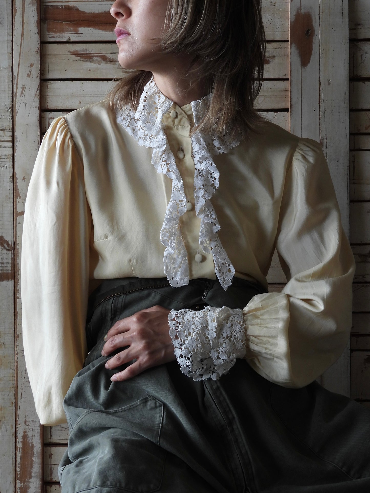 UK Embroidery collar blouse/CREAM