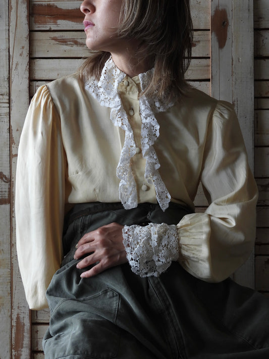 UK Embroidery collar blouse/CREAM