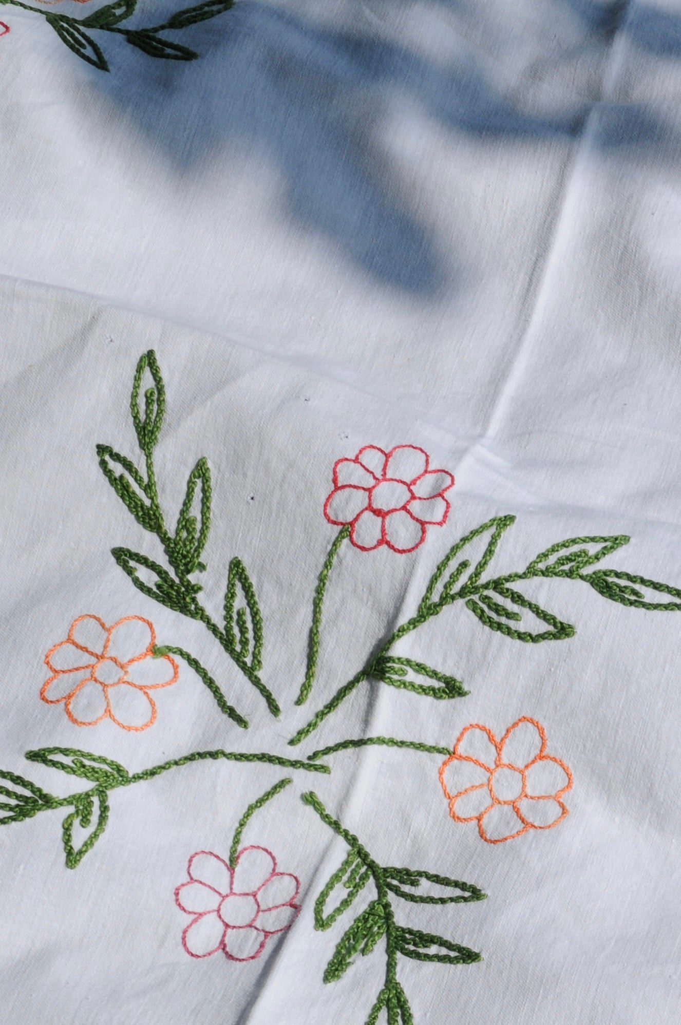 Vintage flower embroidered fabric/WHITE2