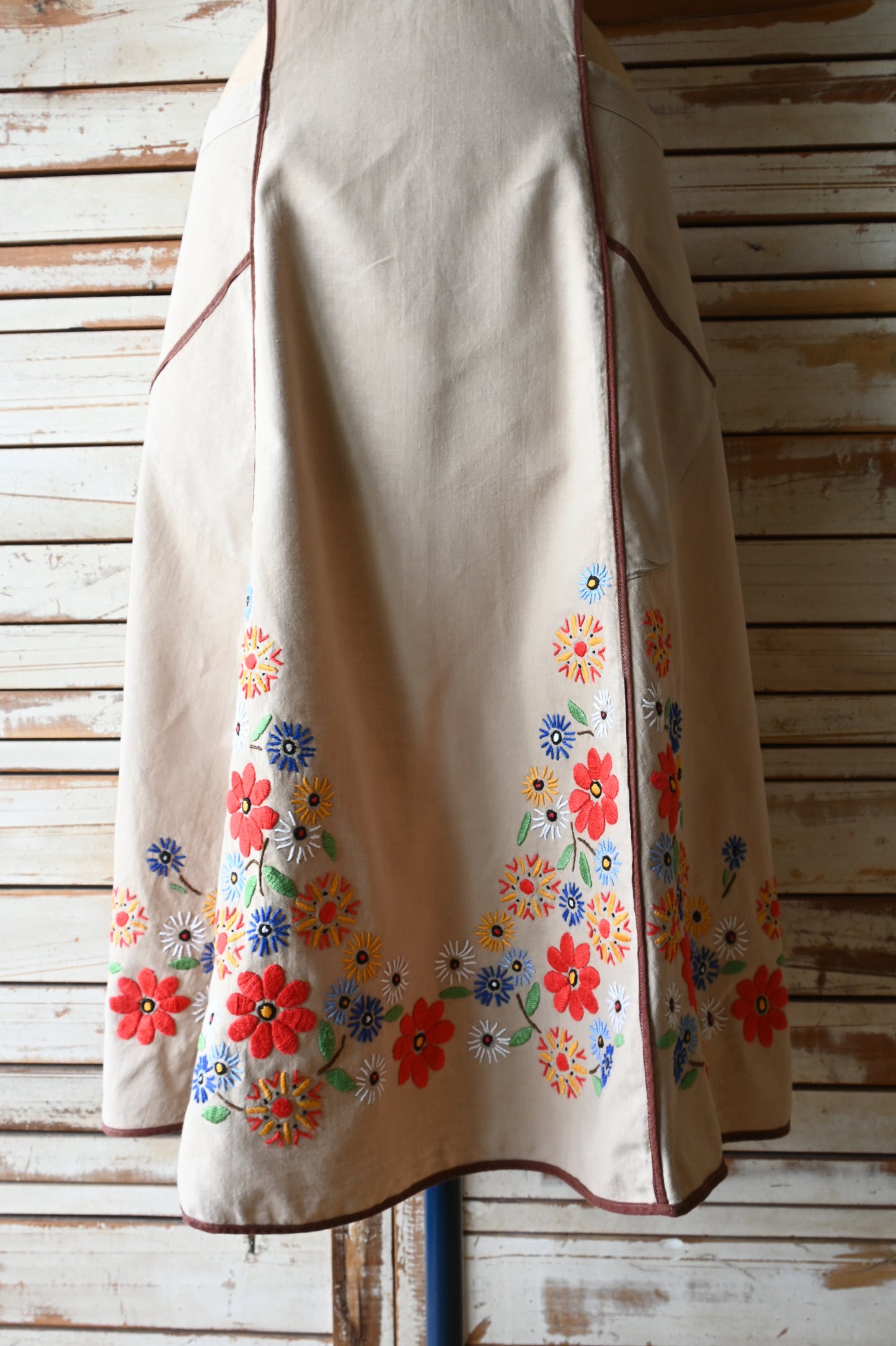 EURO Embroidery apron/BEIGE