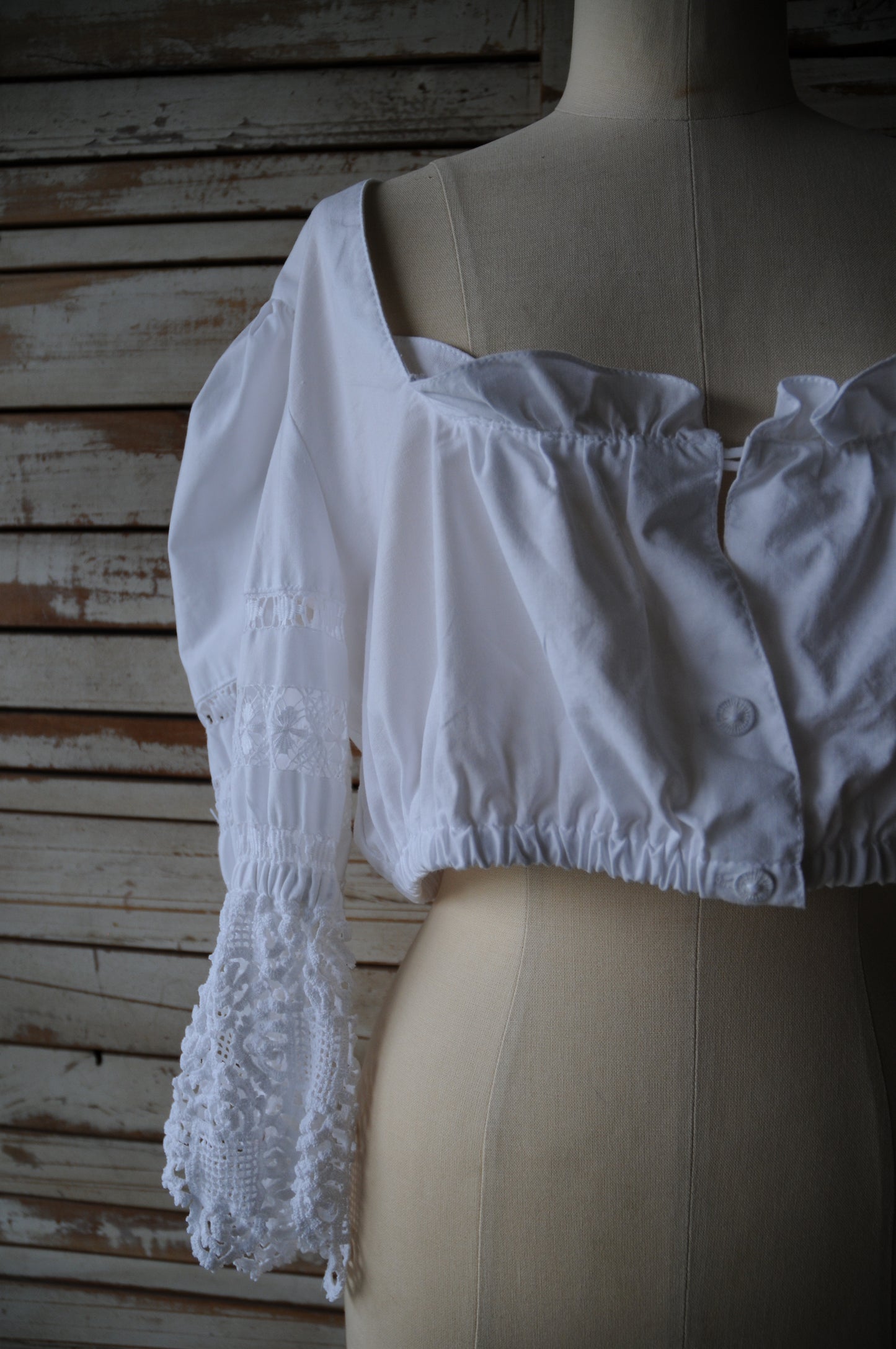 EURO Cropped crochet lace blouse/WHITE