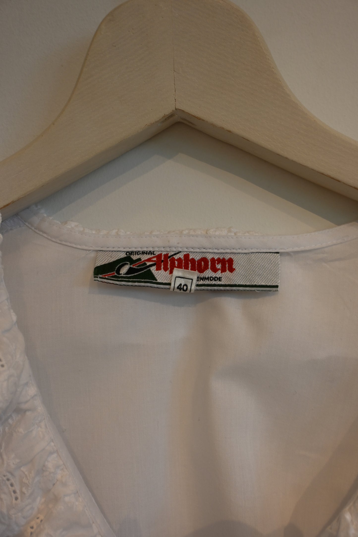 EURO Cropped cutwork lace blouse/WHITE