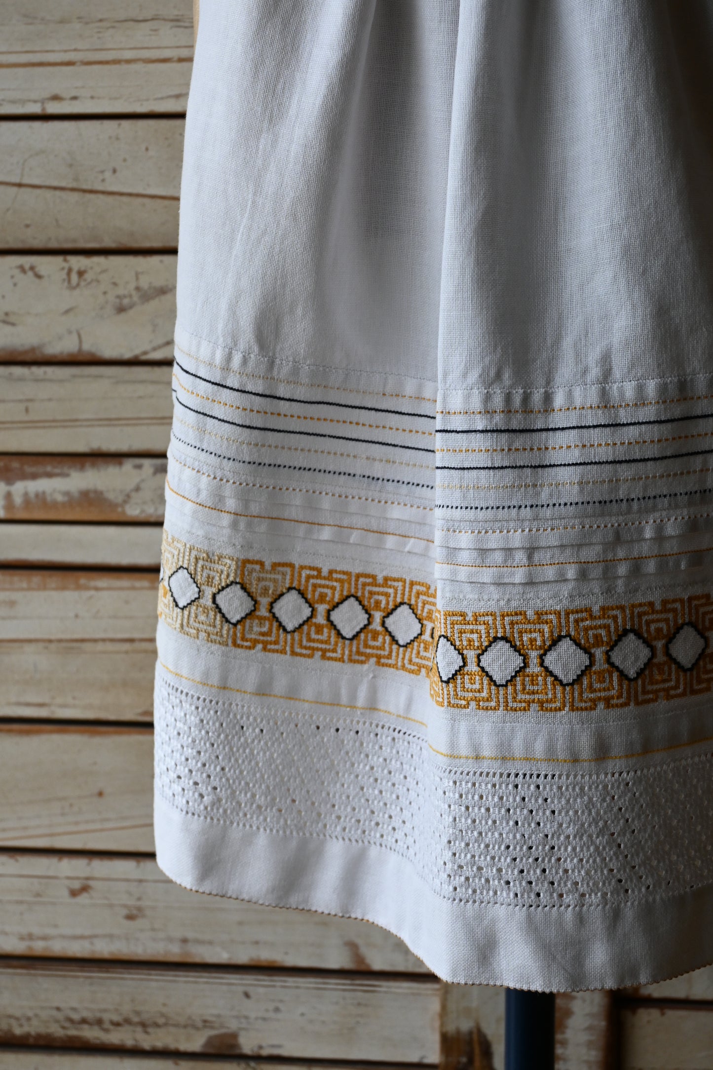EURO Embroidery apron/MUSTARD