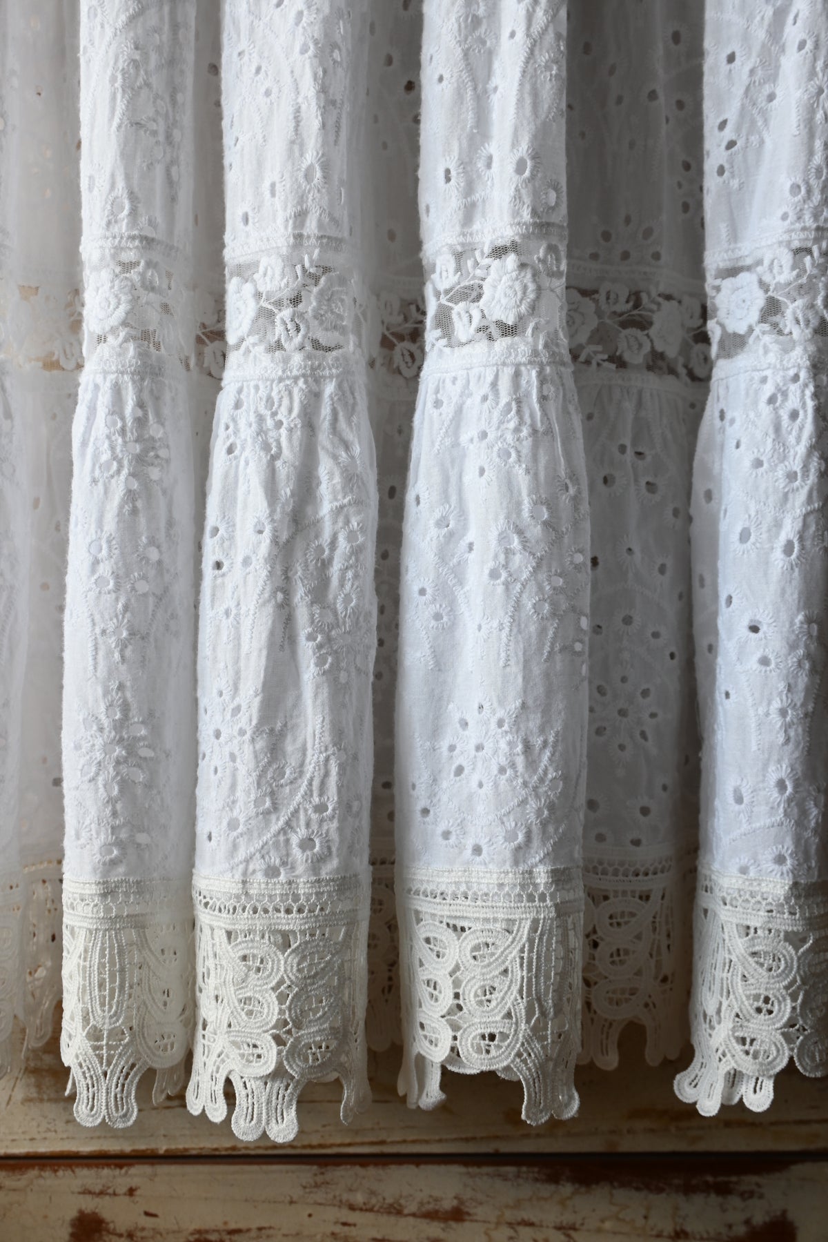 Cutwork lace long skirt/WHITE