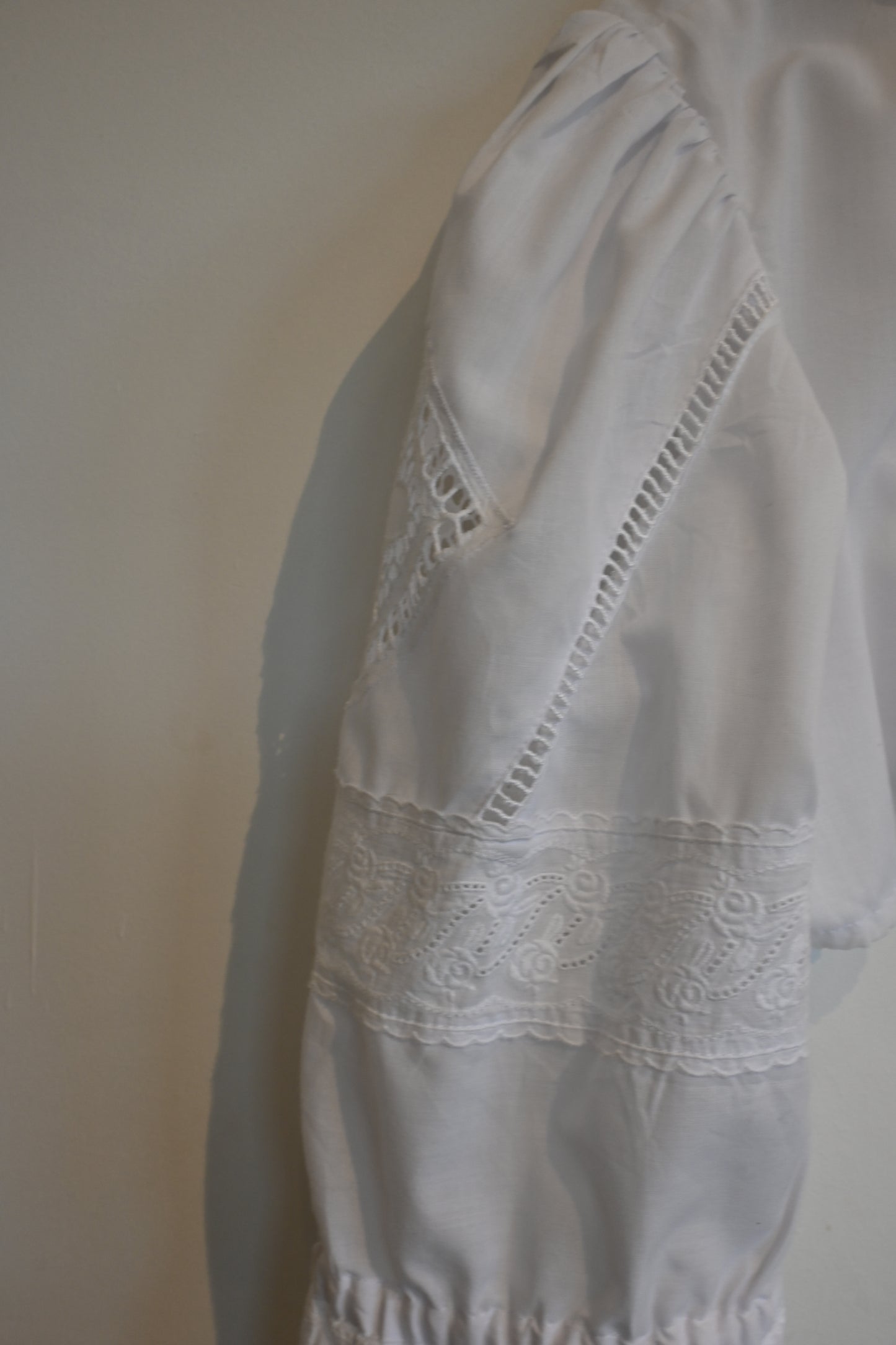 EURO Cropped cutwork lace blouse/WHITE