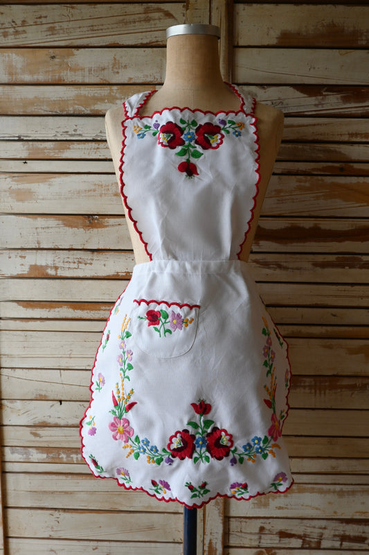 EURO Flower embroidery apron/WHITE