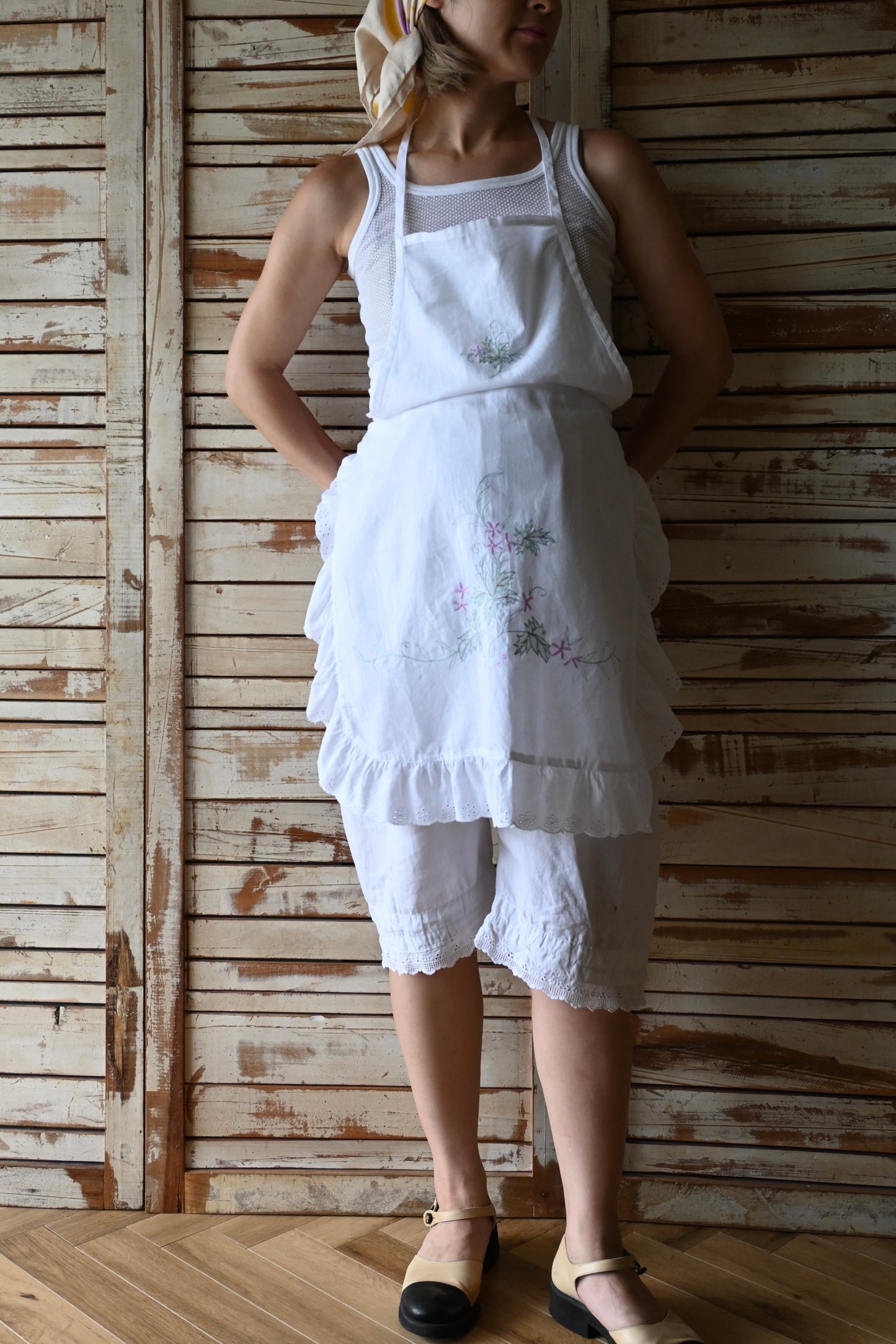 EURO Embroidery frill apron/GREEN×PINK
