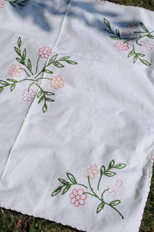 Vintage flower embroidered fabric/WHITE2