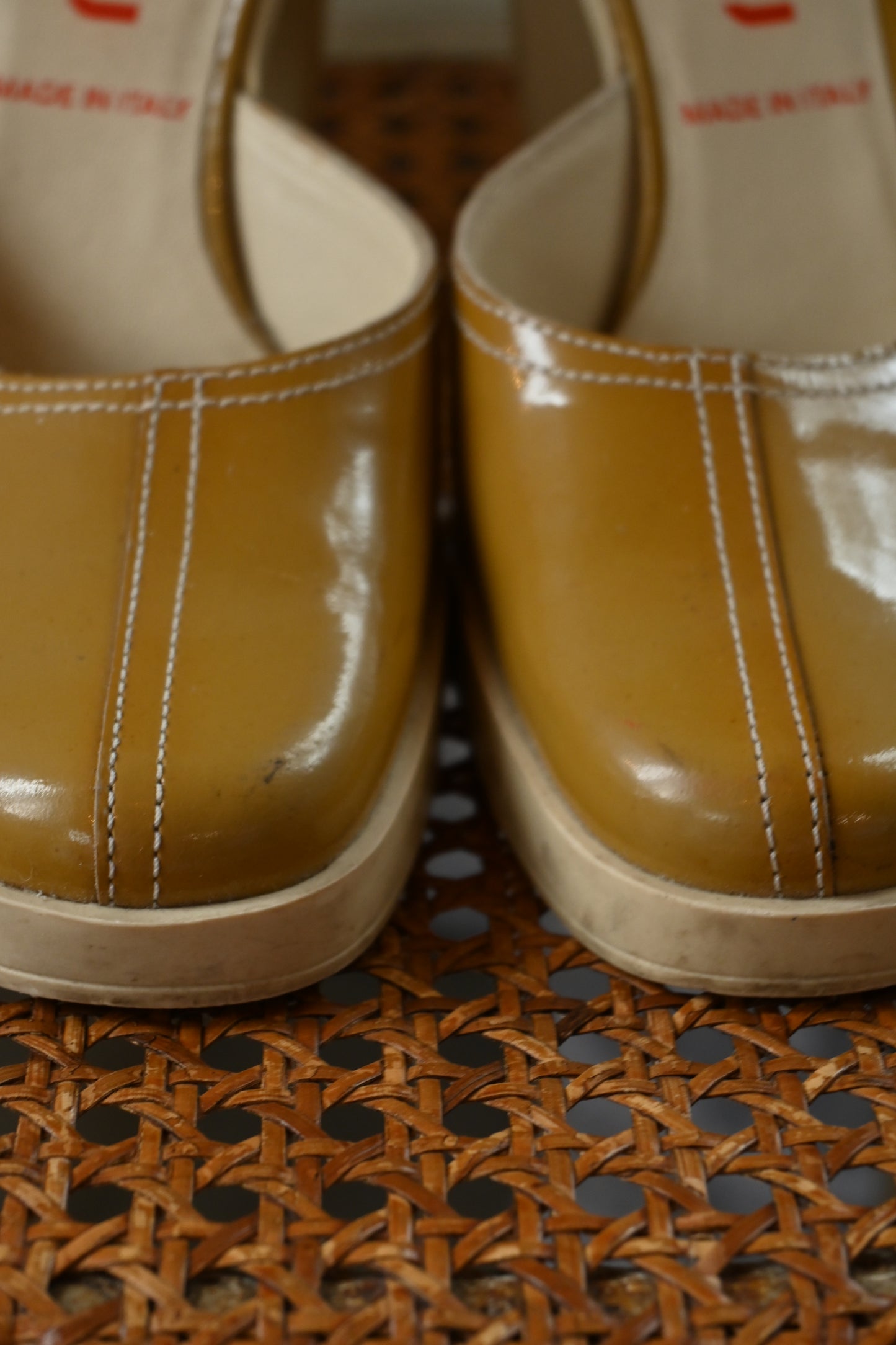 ”MIUMIU” Patent leather heels/BEIGE