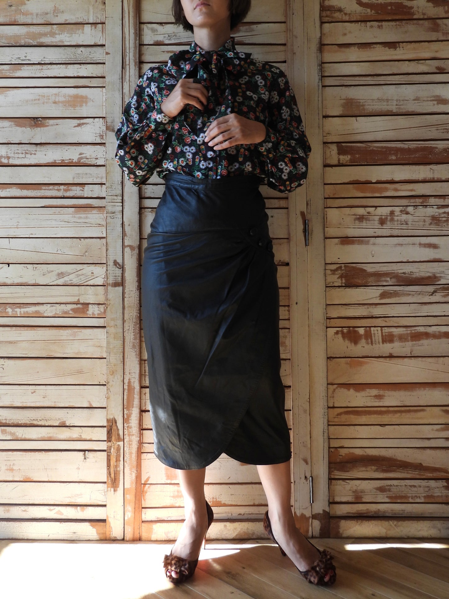 80's Flower pattern bow-tie blouse/BLACK