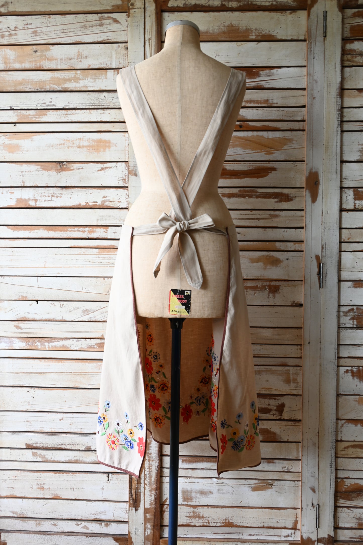 EURO Embroidery apron/BEIGE