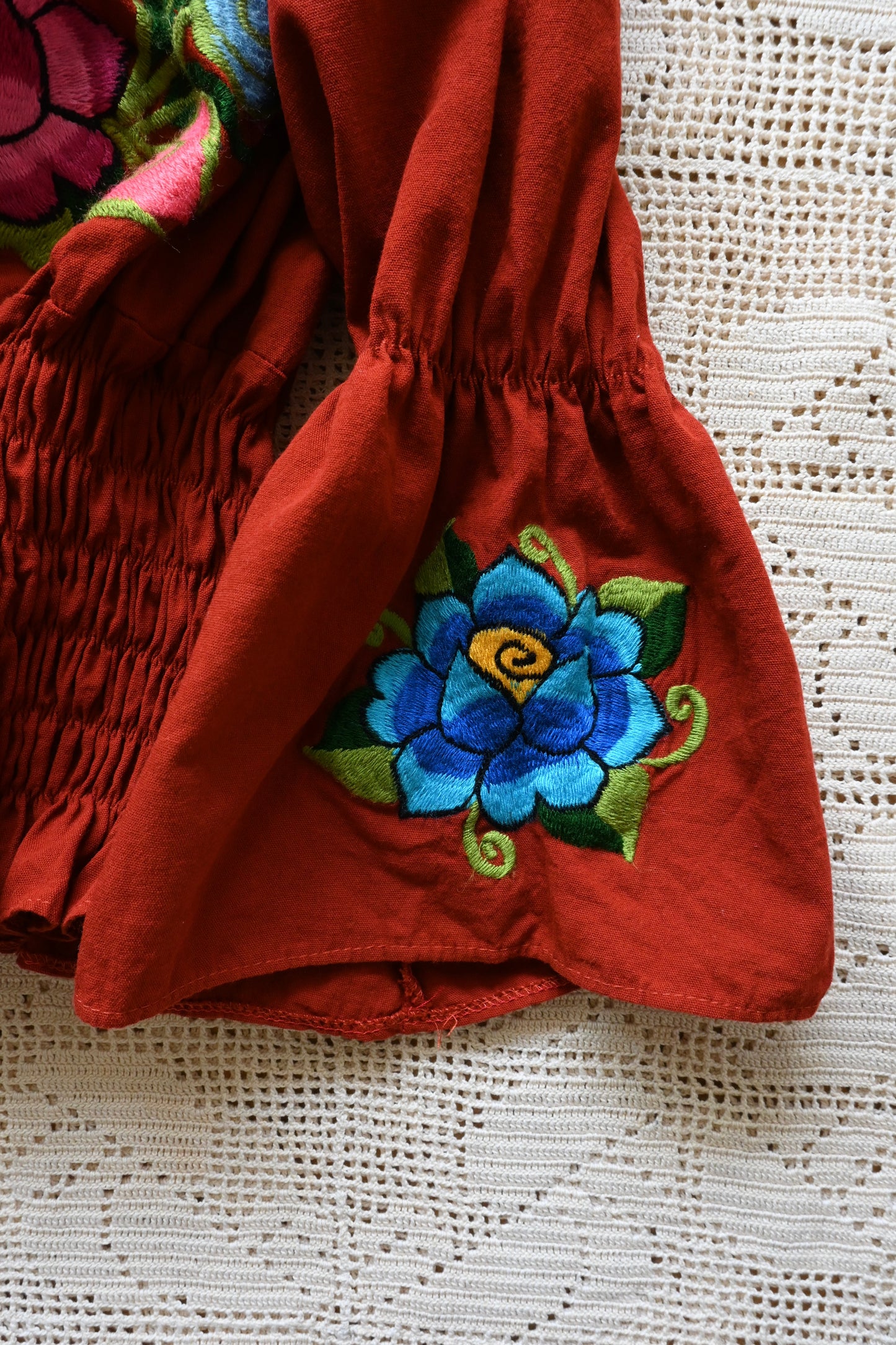 Embroidery top/BRICK RED