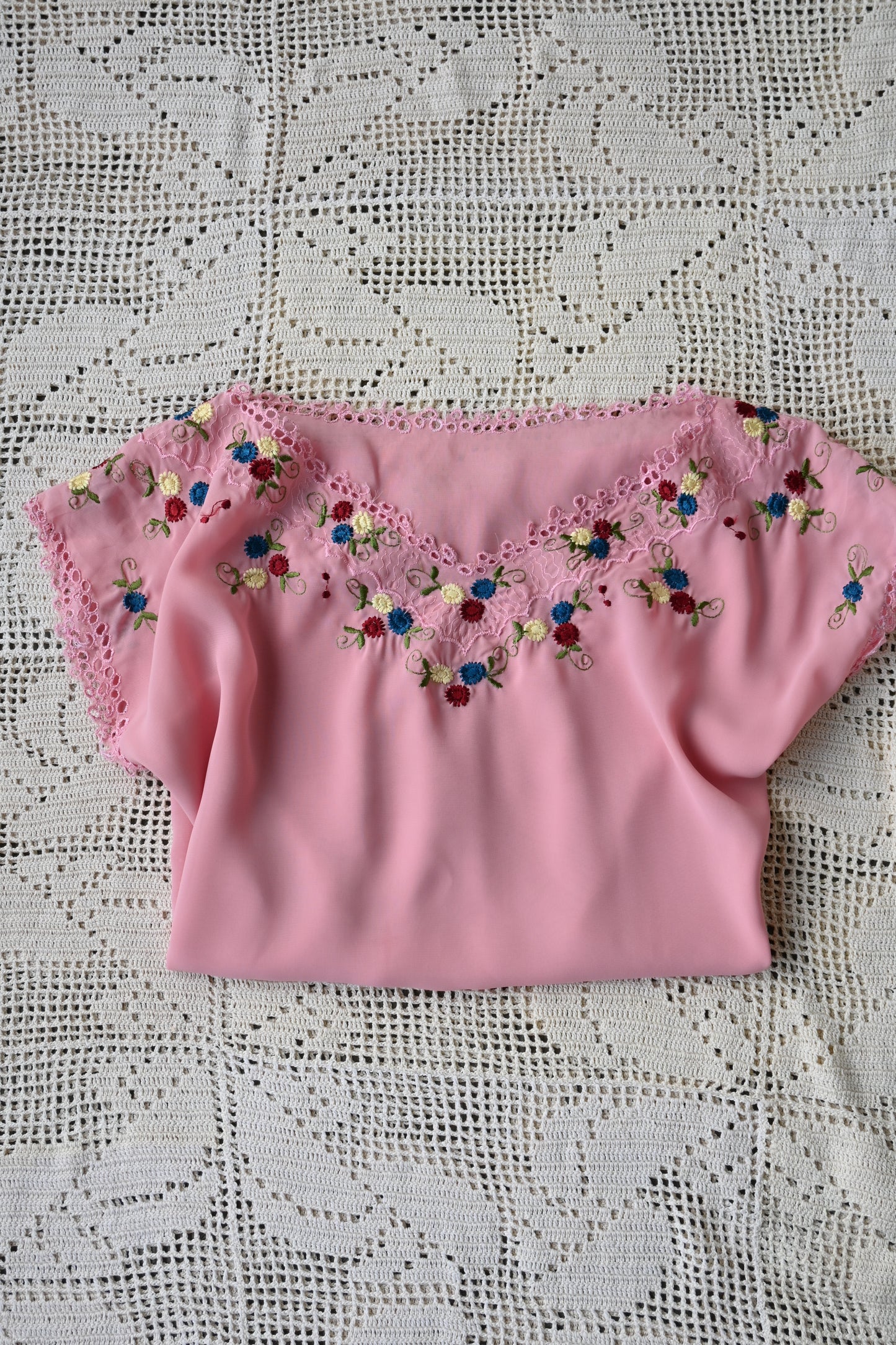 Embroidered tops/PINK
