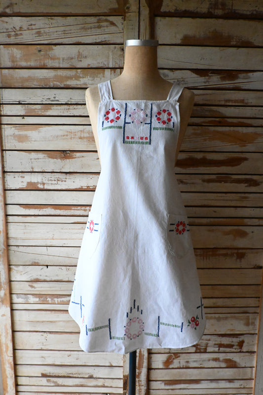 EURO Embroidery apron/NAVY×RED