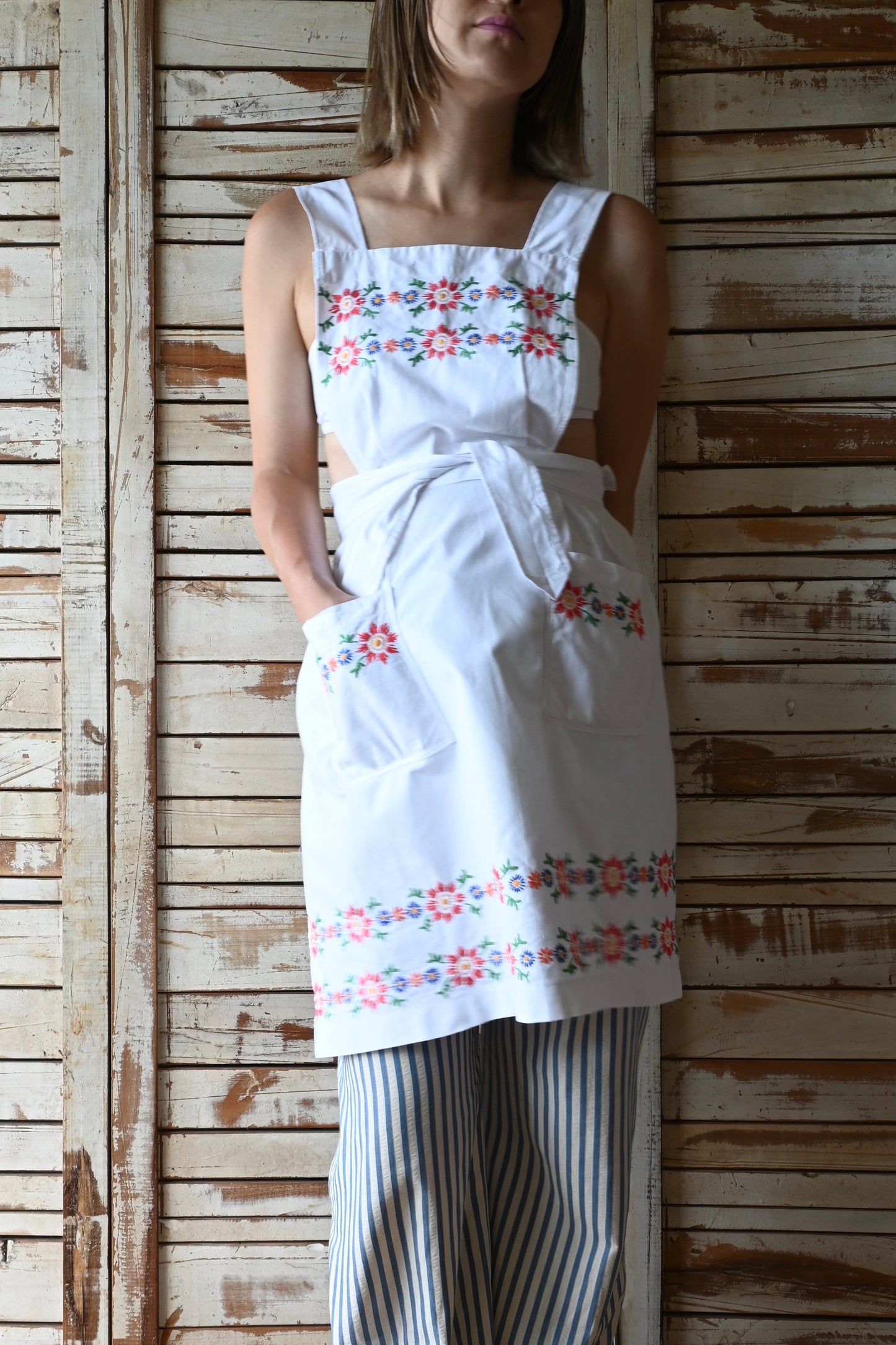 EURO Embroidery apron/RED
