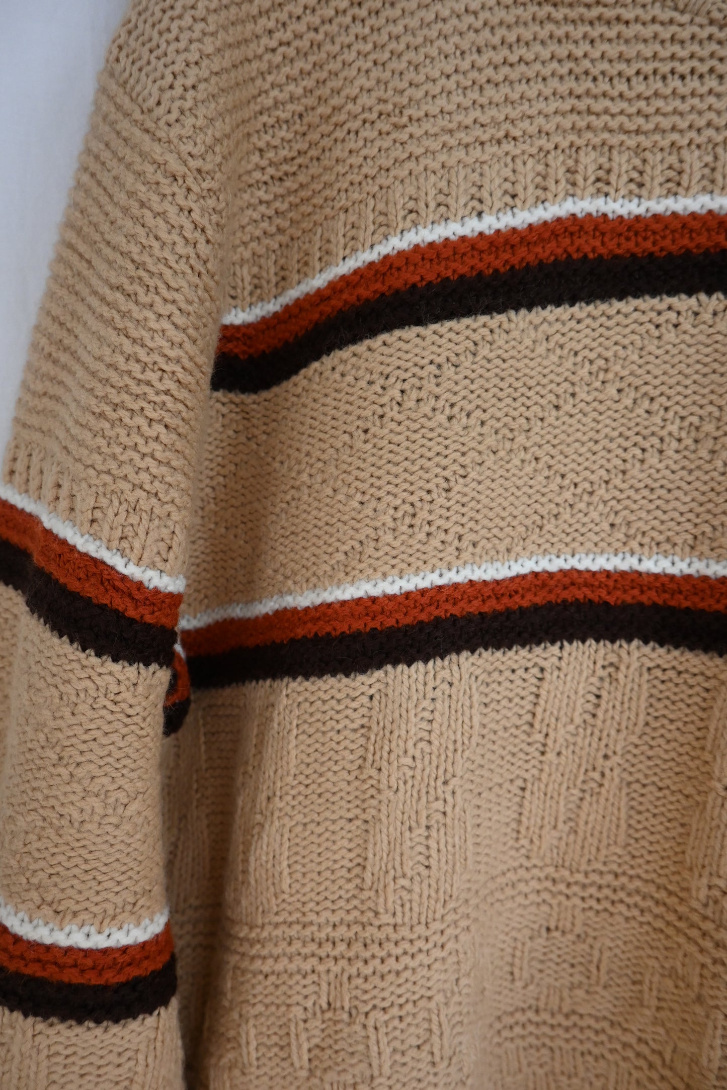 Line knit sweater/BEIGE