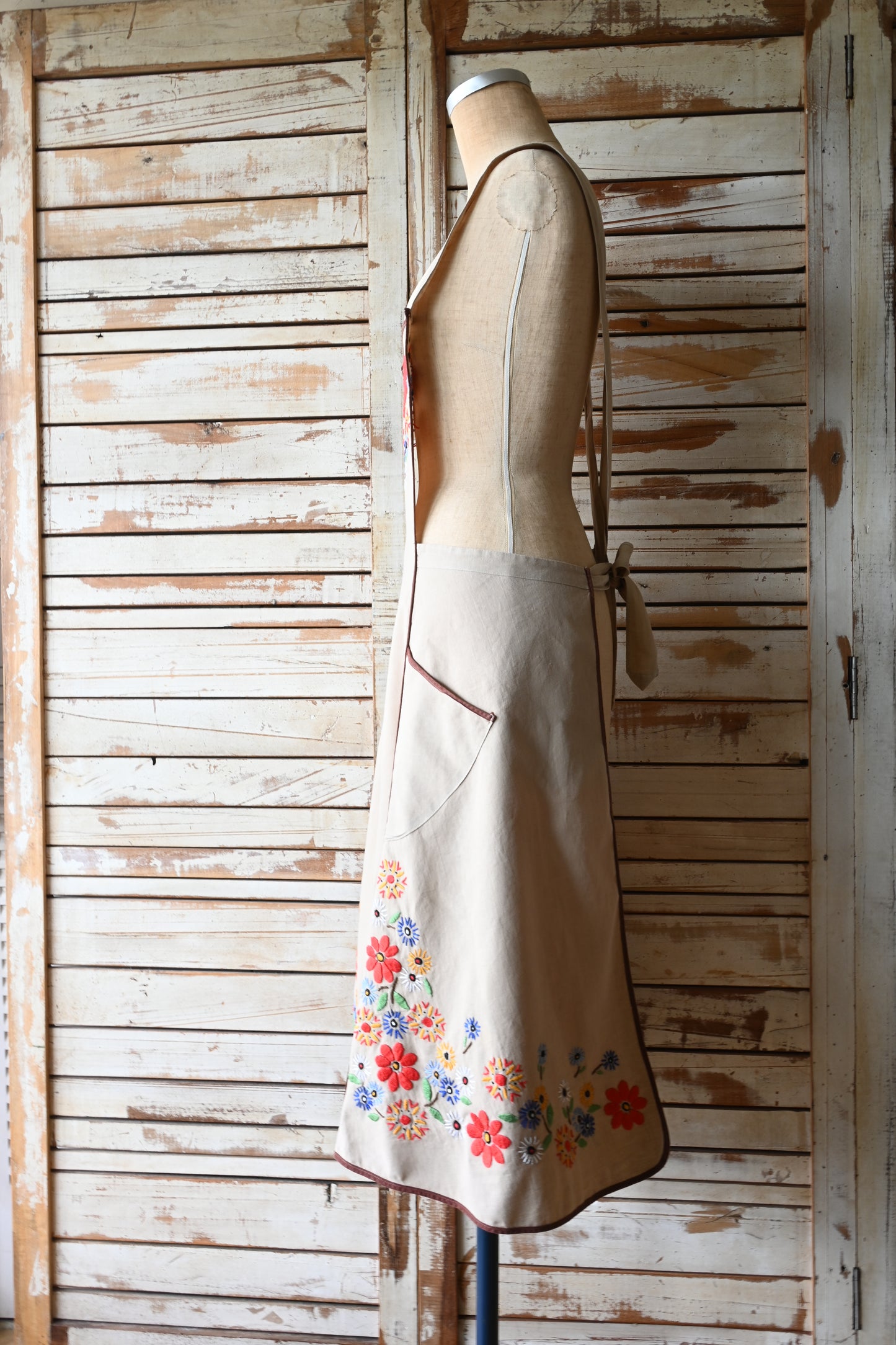 EURO Embroidery apron/BEIGE